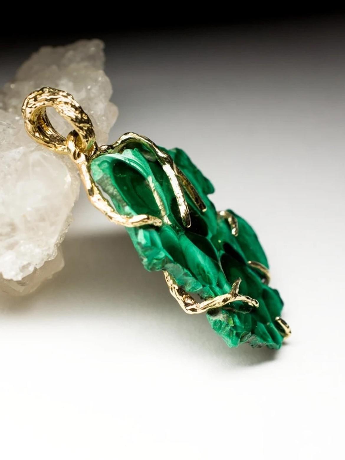 Malachite Necklace Gold Natural Gemstone Clover Deep Green In New Condition For Sale In Berlin, DE