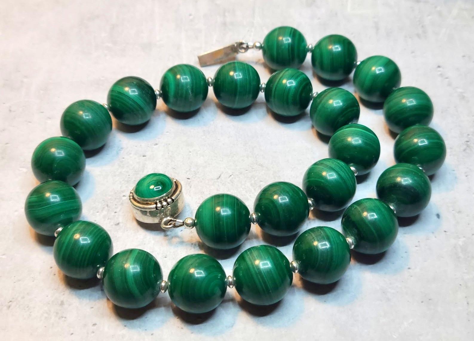 Bead Malachite Necklace with Malachite Clasp For Sale