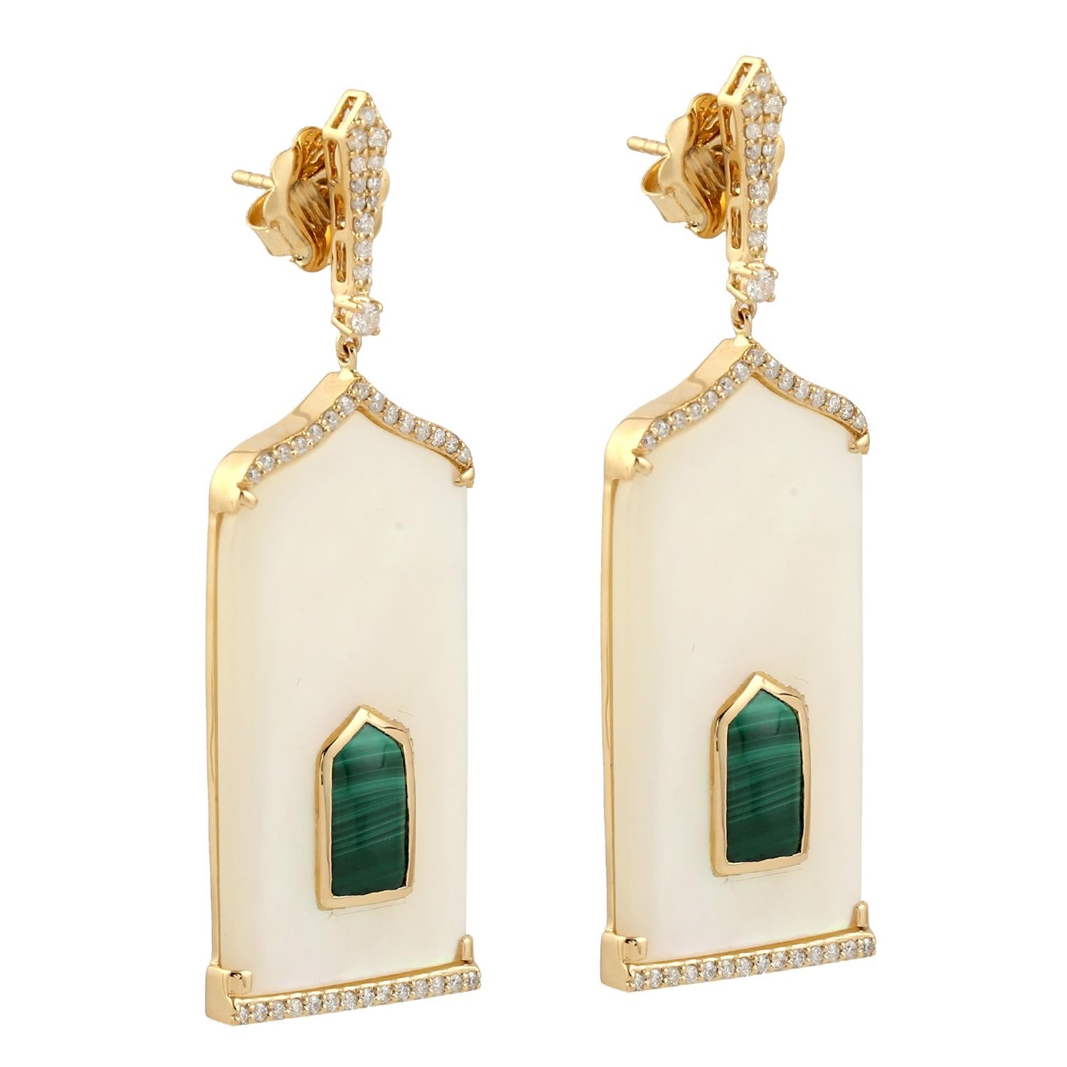 Malachit- und Perlen-Ohrring mit Pavé-Diamant aus 18 Karat Gelbgold (Art déco) im Angebot