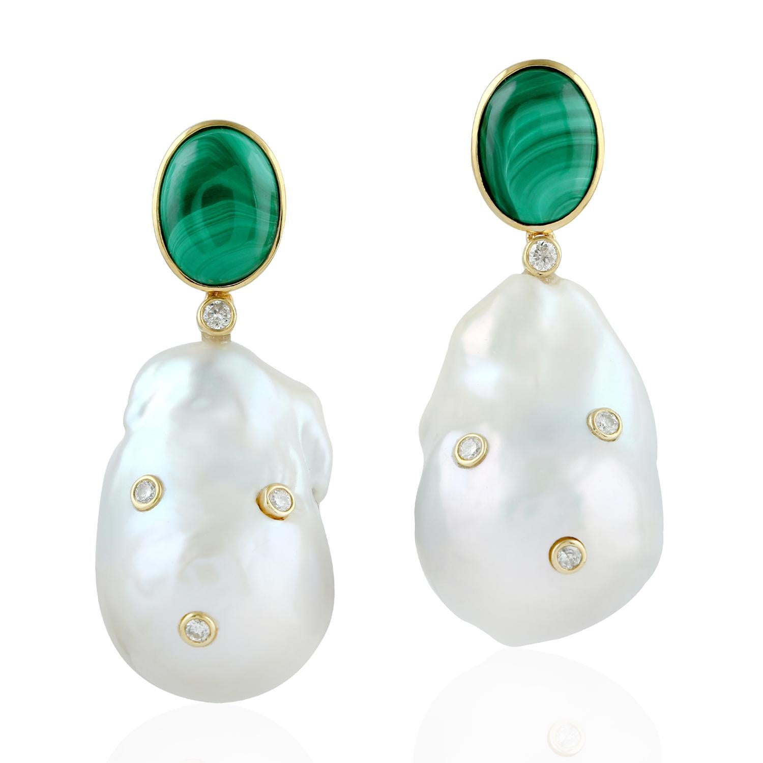 Malachit-Perle und Diamant-Ohrringe aus 18 Karat Gold (Gemischter Schliff) im Angebot