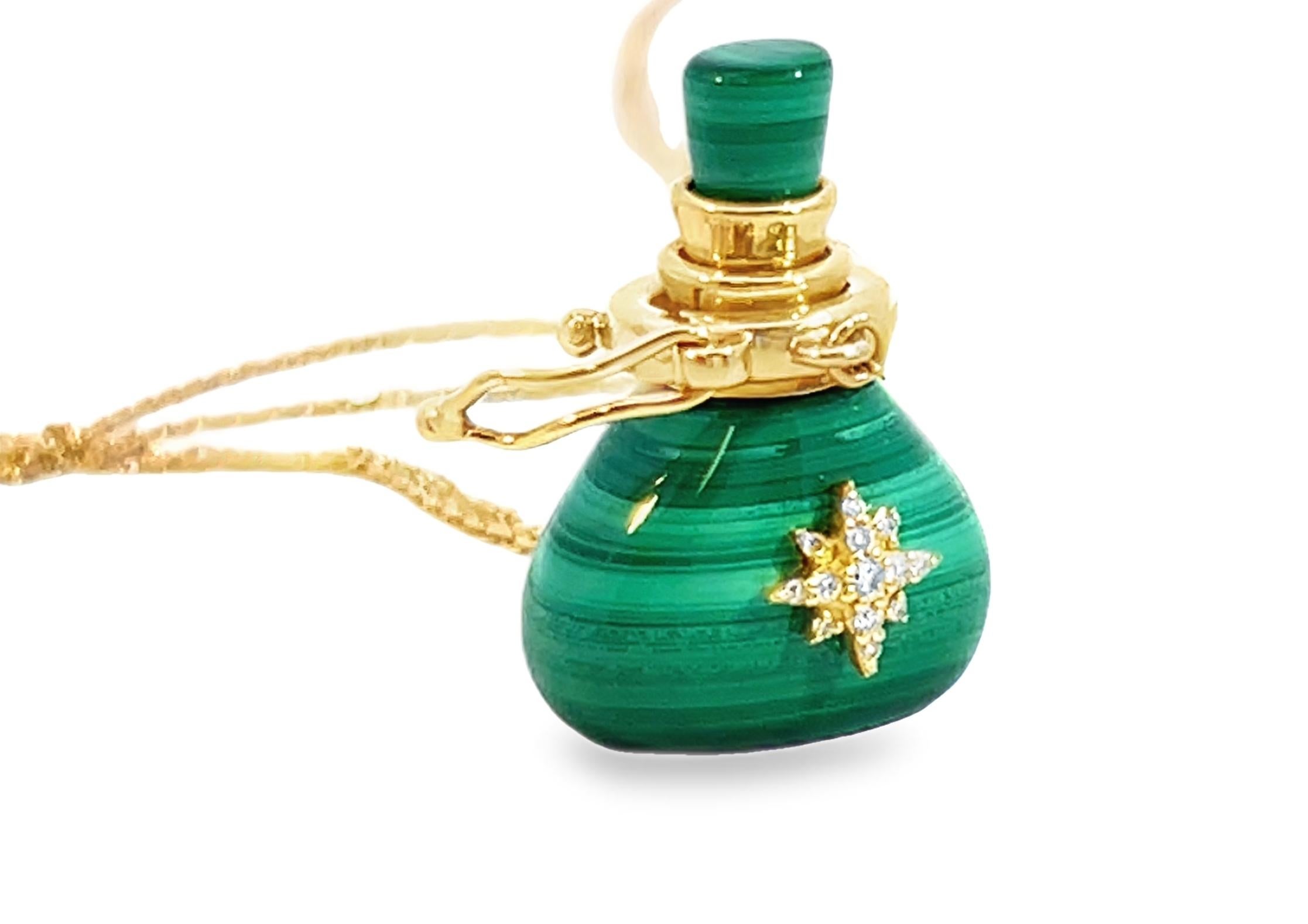 Collier pendentif bouteille de potion en malachite en vente 1