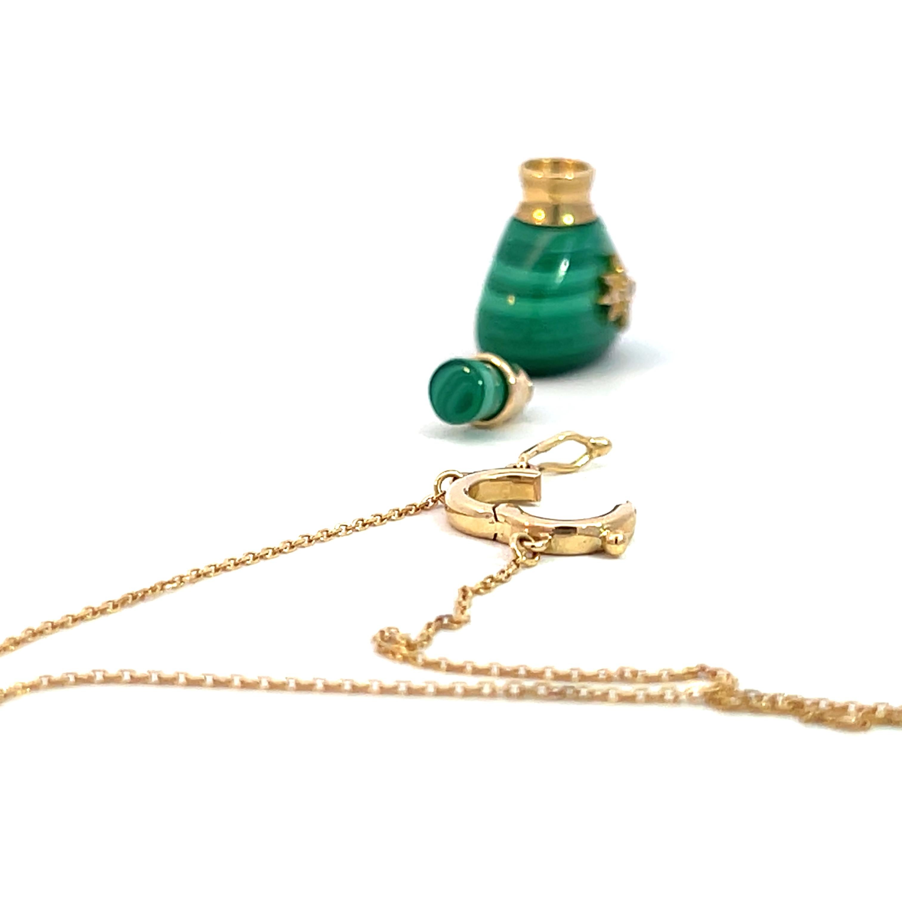 Collier pendentif bouteille de potion en malachite en vente 3