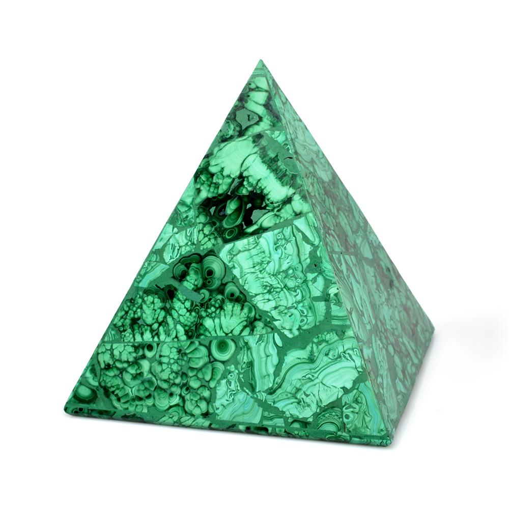 Grande pyramide en malachite originaire du Congo. La pyramide est formée de sections de malachite présentant de riches couleurs vertes.

Poids : 2,5 kg (2568 g)