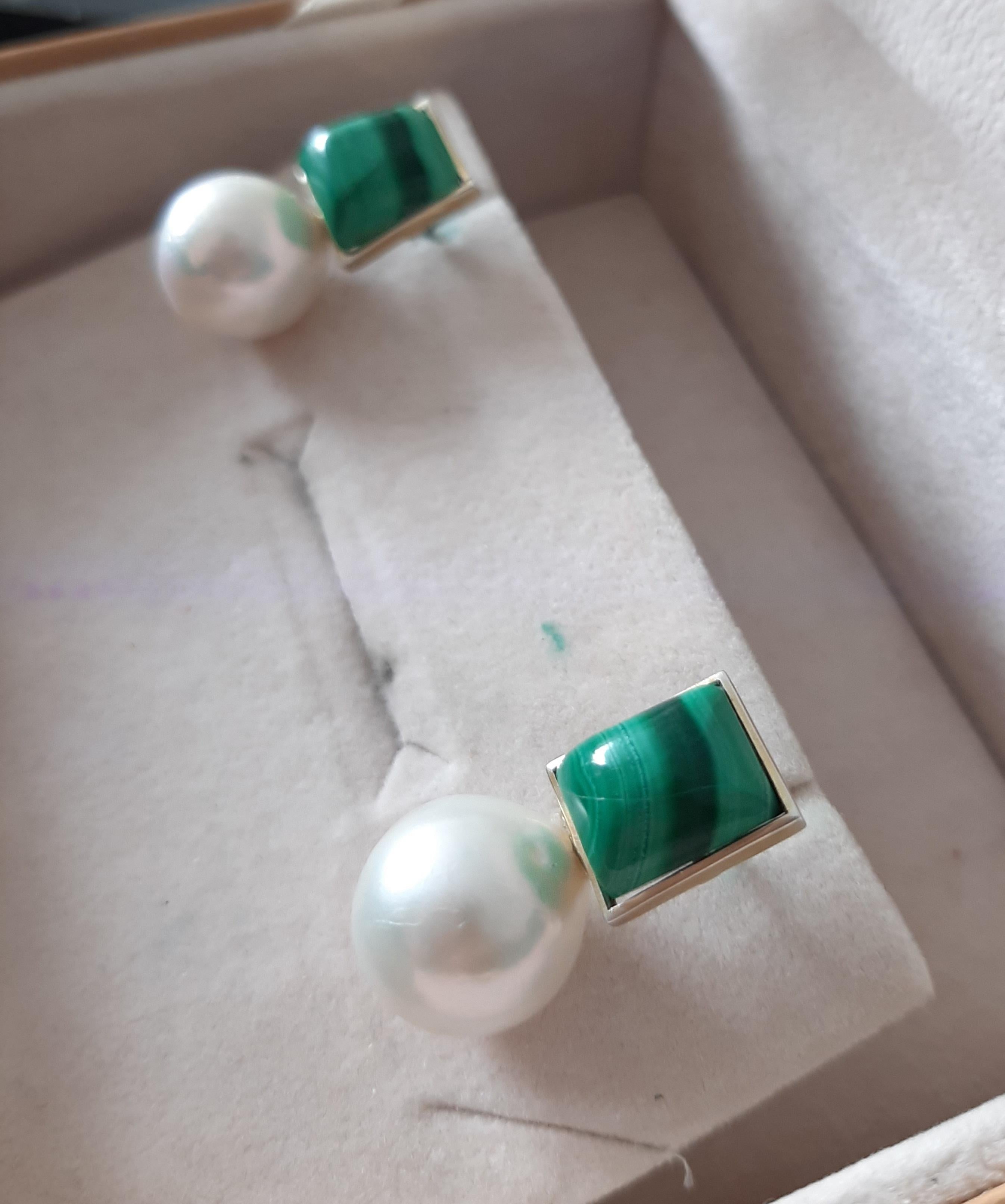 Orecchini rettangolari di malachite con perle bianche barocche in oro massiccio 14k In condizioni Nuovo in vendita a Bangkok, TH