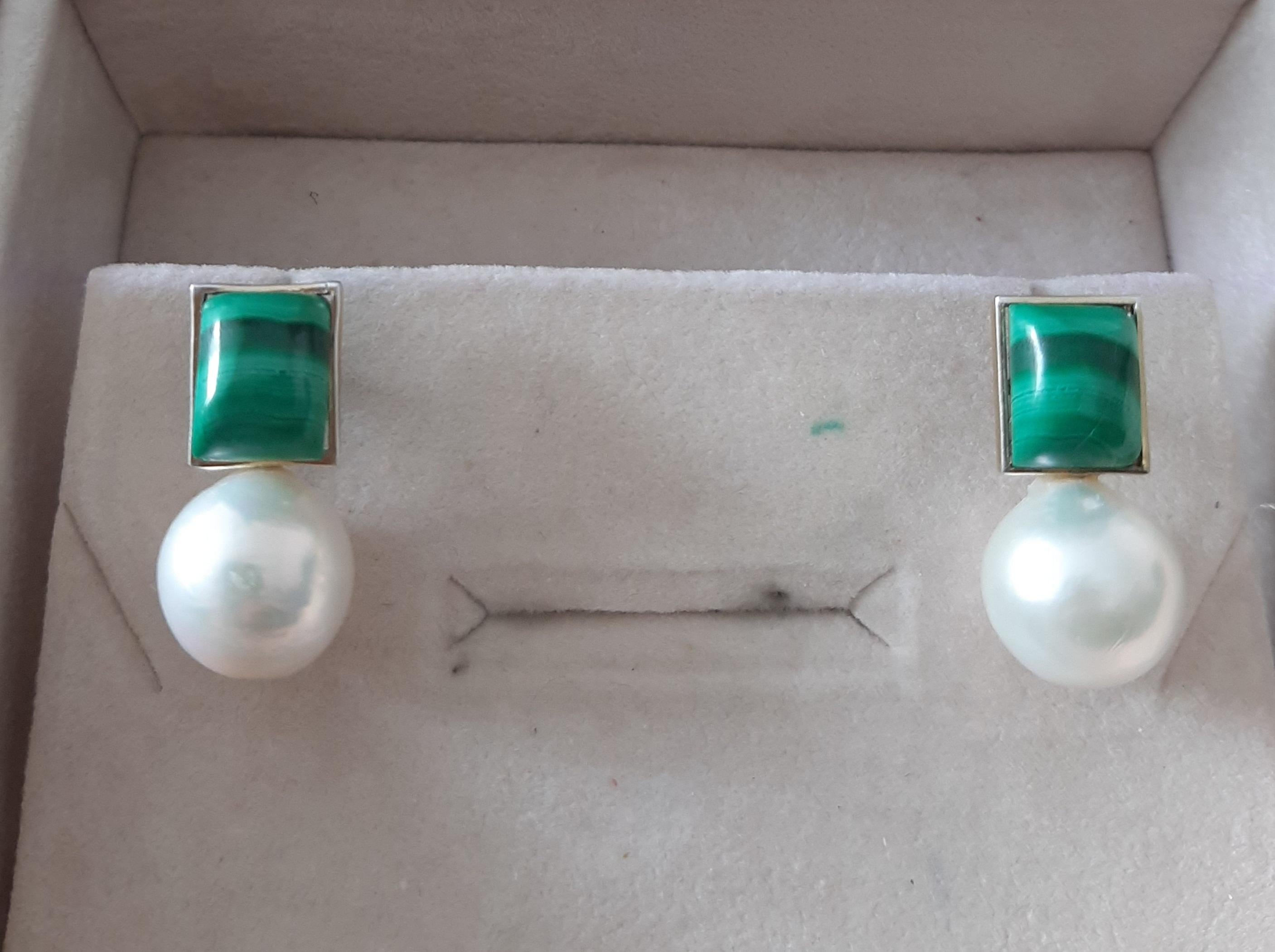 Donna Orecchini rettangolari di malachite con perle bianche barocche in oro massiccio 14k in vendita