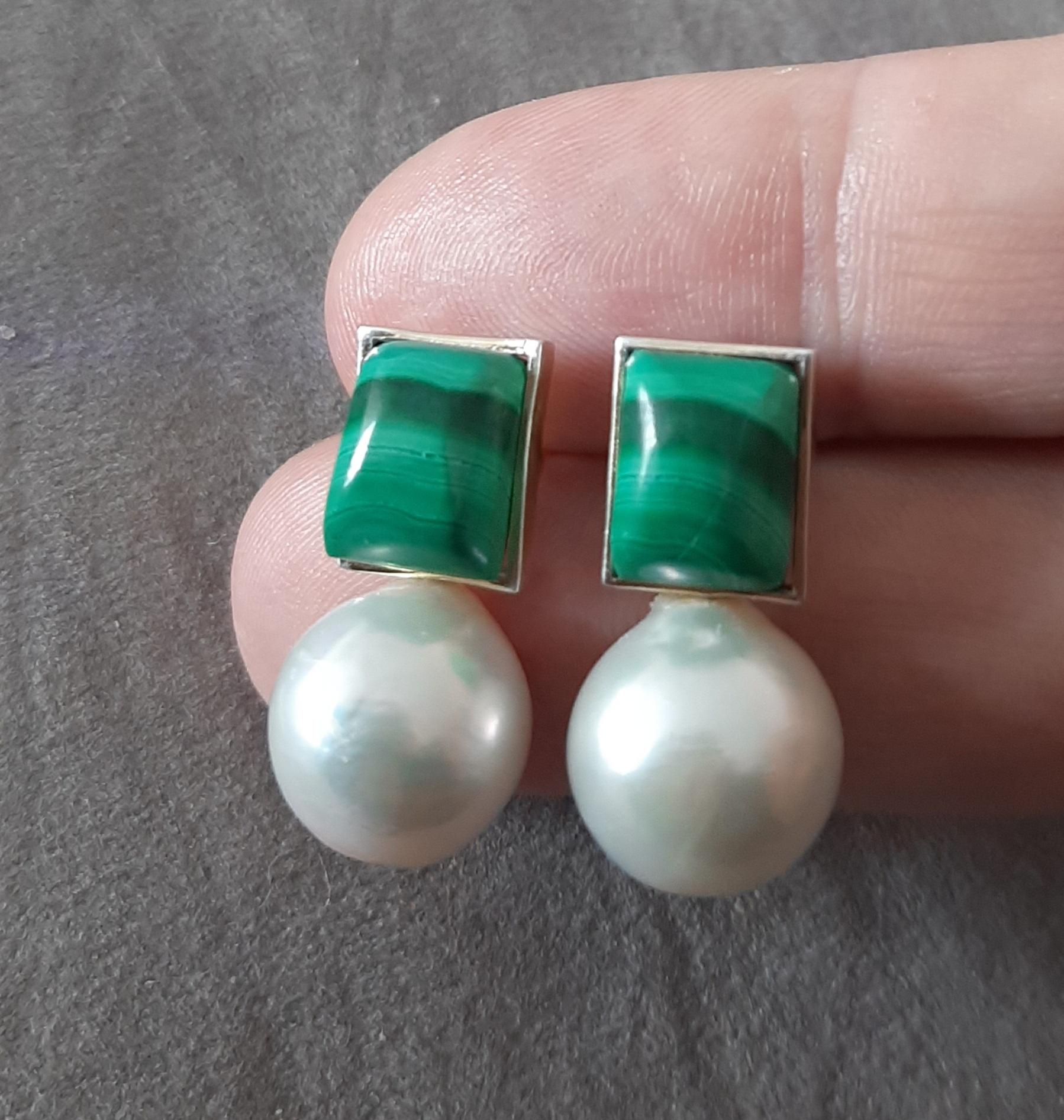 Orecchini rettangolari di malachite con perle bianche barocche in oro massiccio 14k in vendita 2