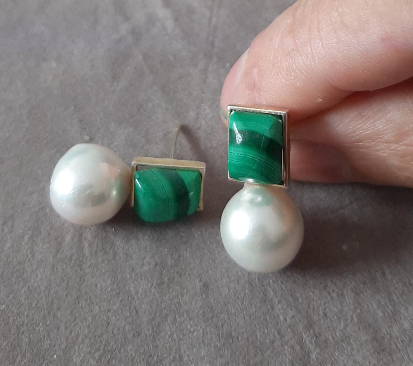 Orecchini rettangolari di malachite con perle bianche barocche in oro massiccio 14k in vendita 3