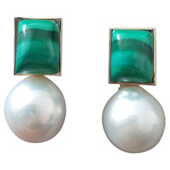 Orecchini rettangolari di malachite con perle bianche barocche in oro massiccio 14k