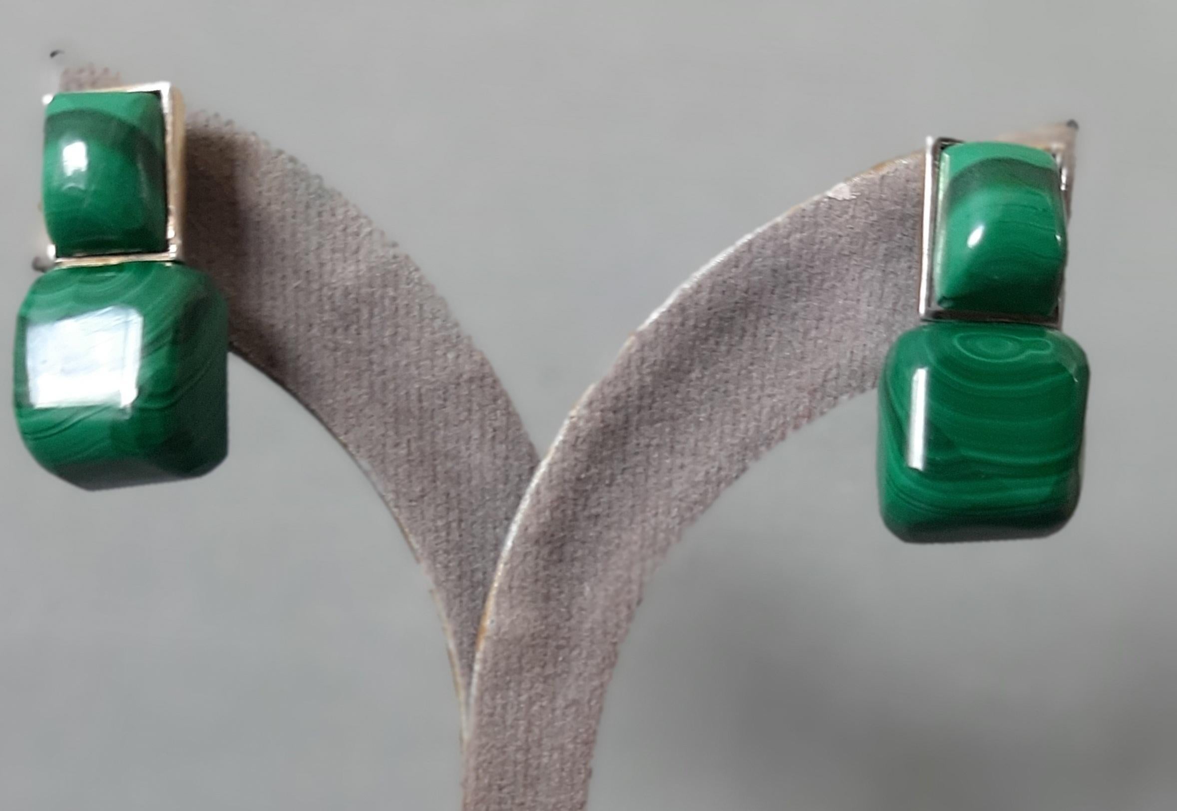 Taglio cuscino Orecchini con perno in oro massiccio 14k a forma di cuscino di malachite a cabs rettangolari in vendita