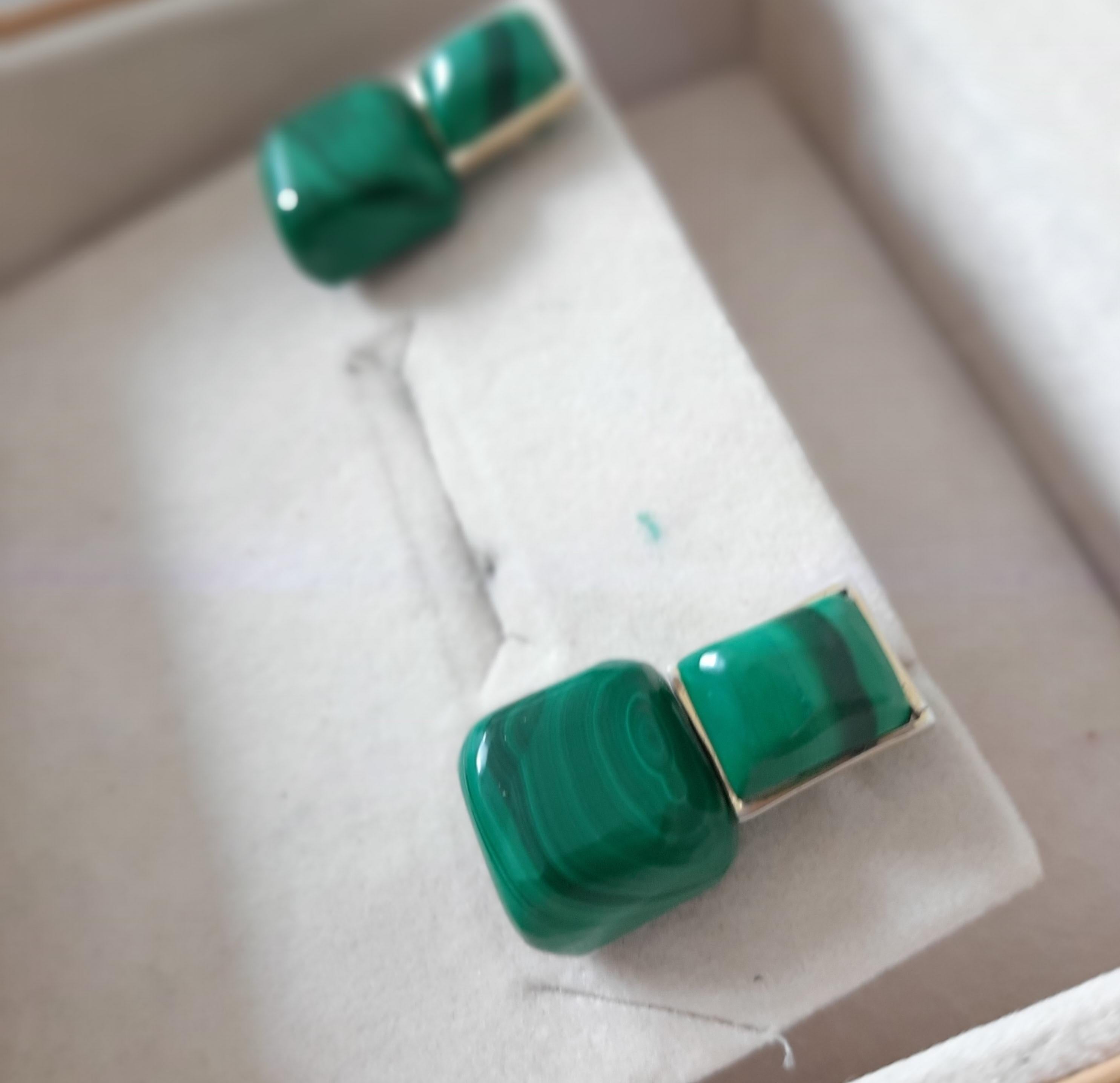 Orecchini con perno in oro massiccio 14k a forma di cuscino di malachite a cabs rettangolari In condizioni Nuovo in vendita a Bangkok, TH