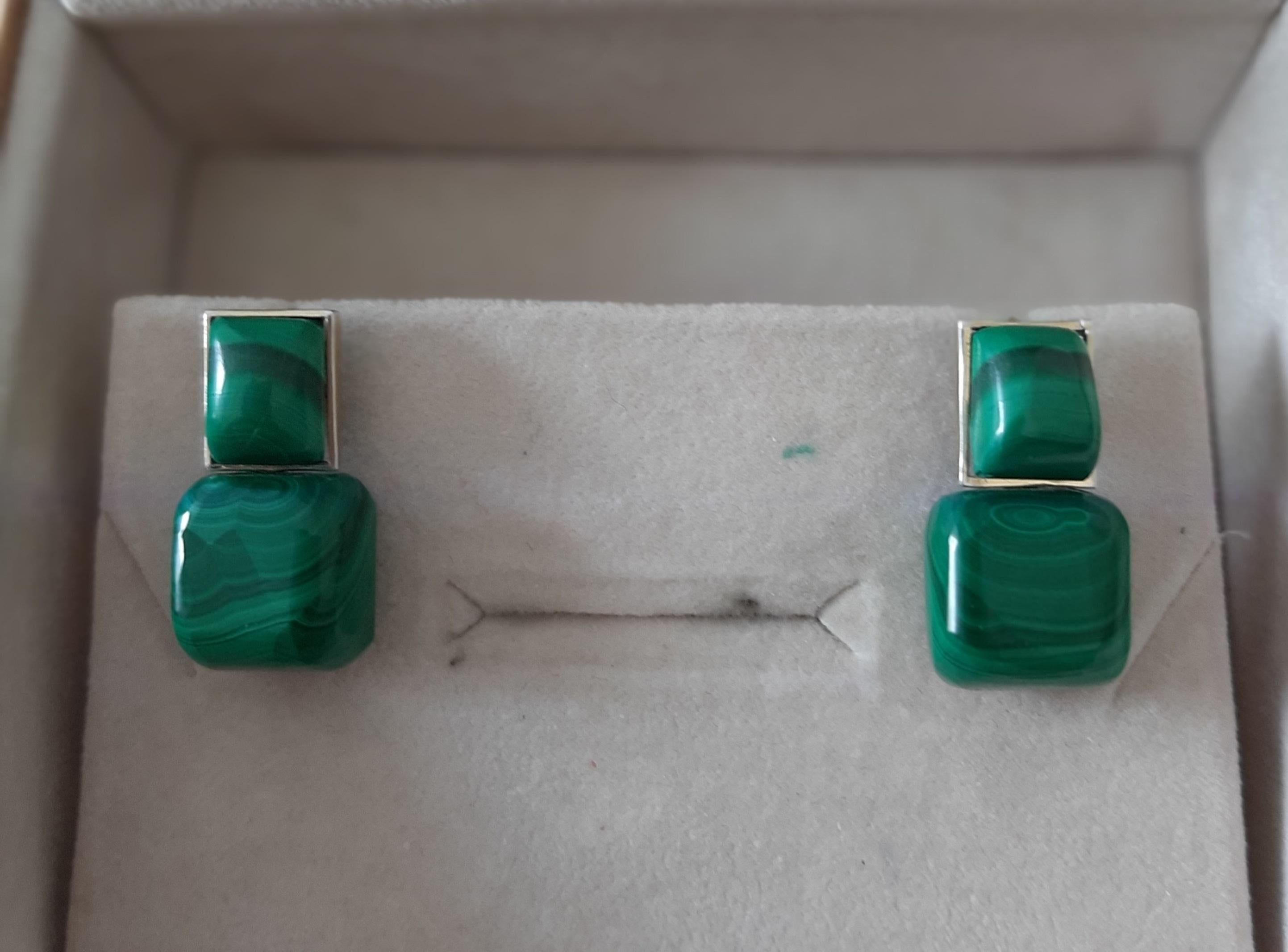 Donna Orecchini con perno in oro massiccio 14k a forma di cuscino di malachite a cabs rettangolari in vendita