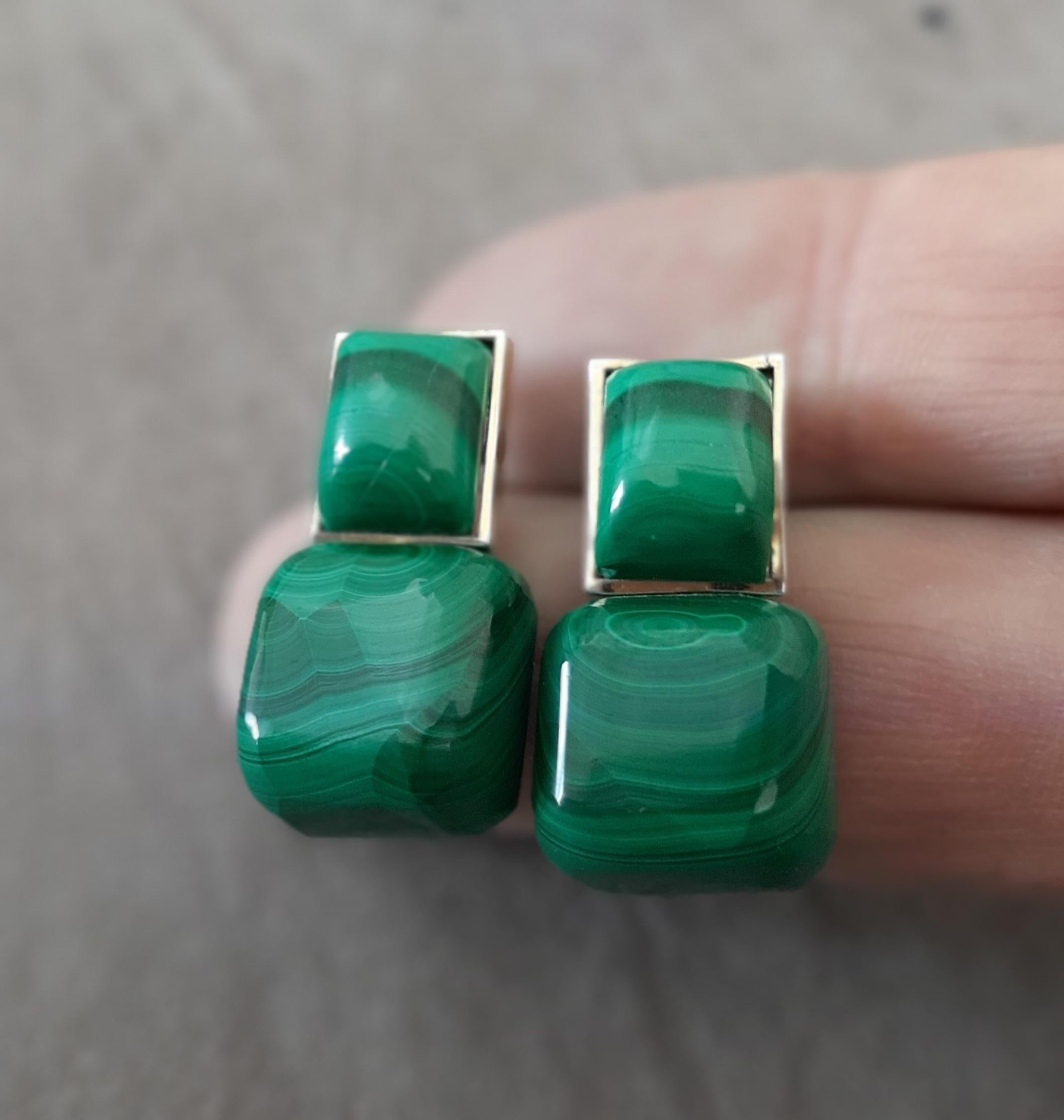 Orecchini con perno in oro massiccio 14k a forma di cuscino di malachite a cabs rettangolari in vendita 2