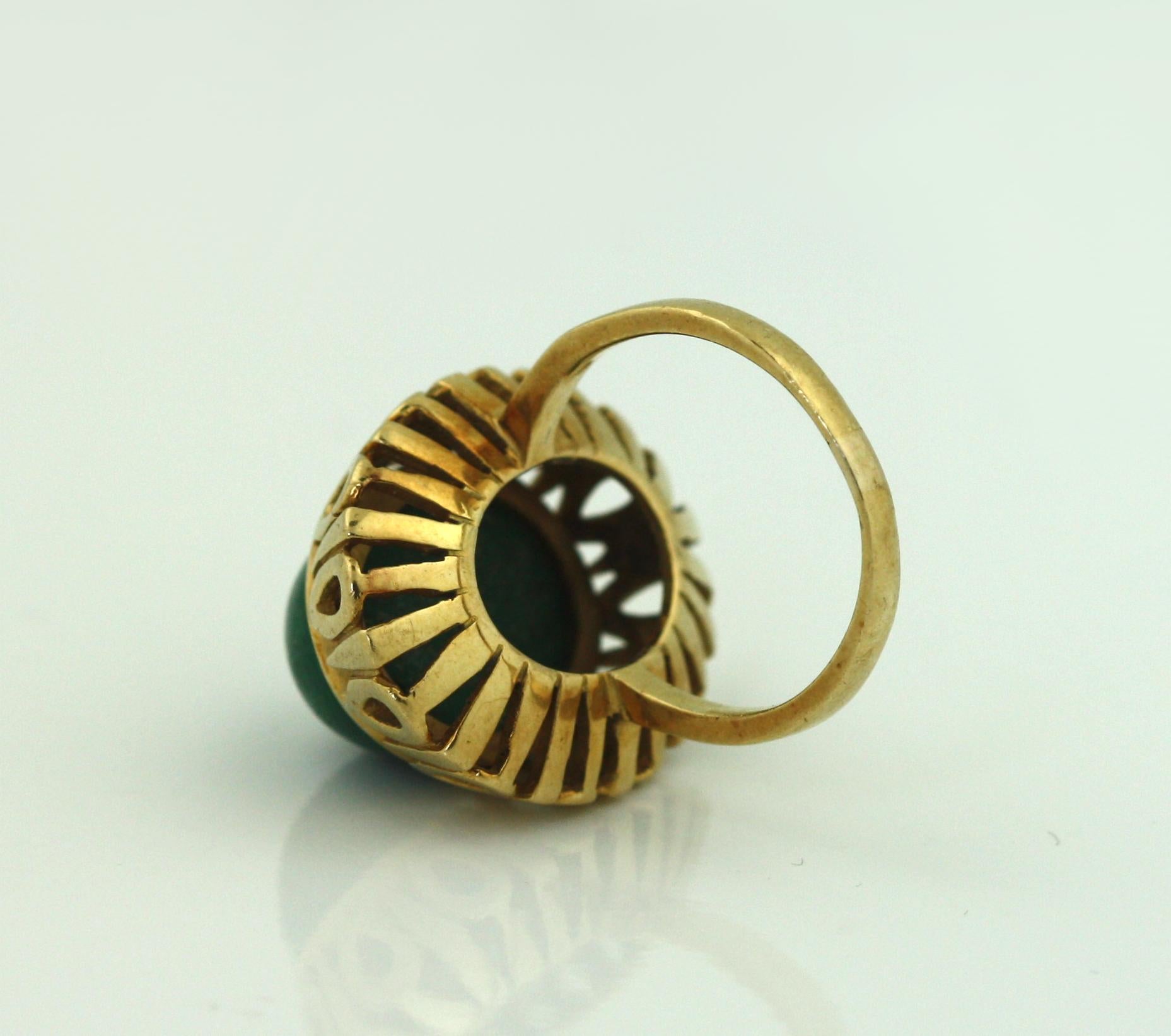 Anello di malachite anni '70 con cabochon ovale di malachite in vendita 1