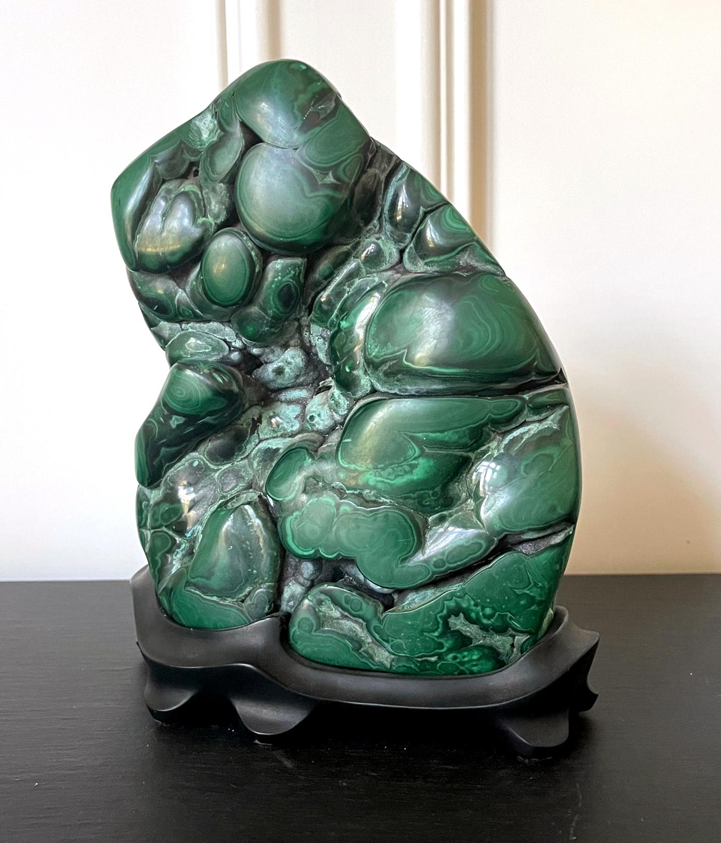 Malachit-Felsen auf Ständer Chinesischer Gelehrter Stein (Chinoiserie) im Angebot
