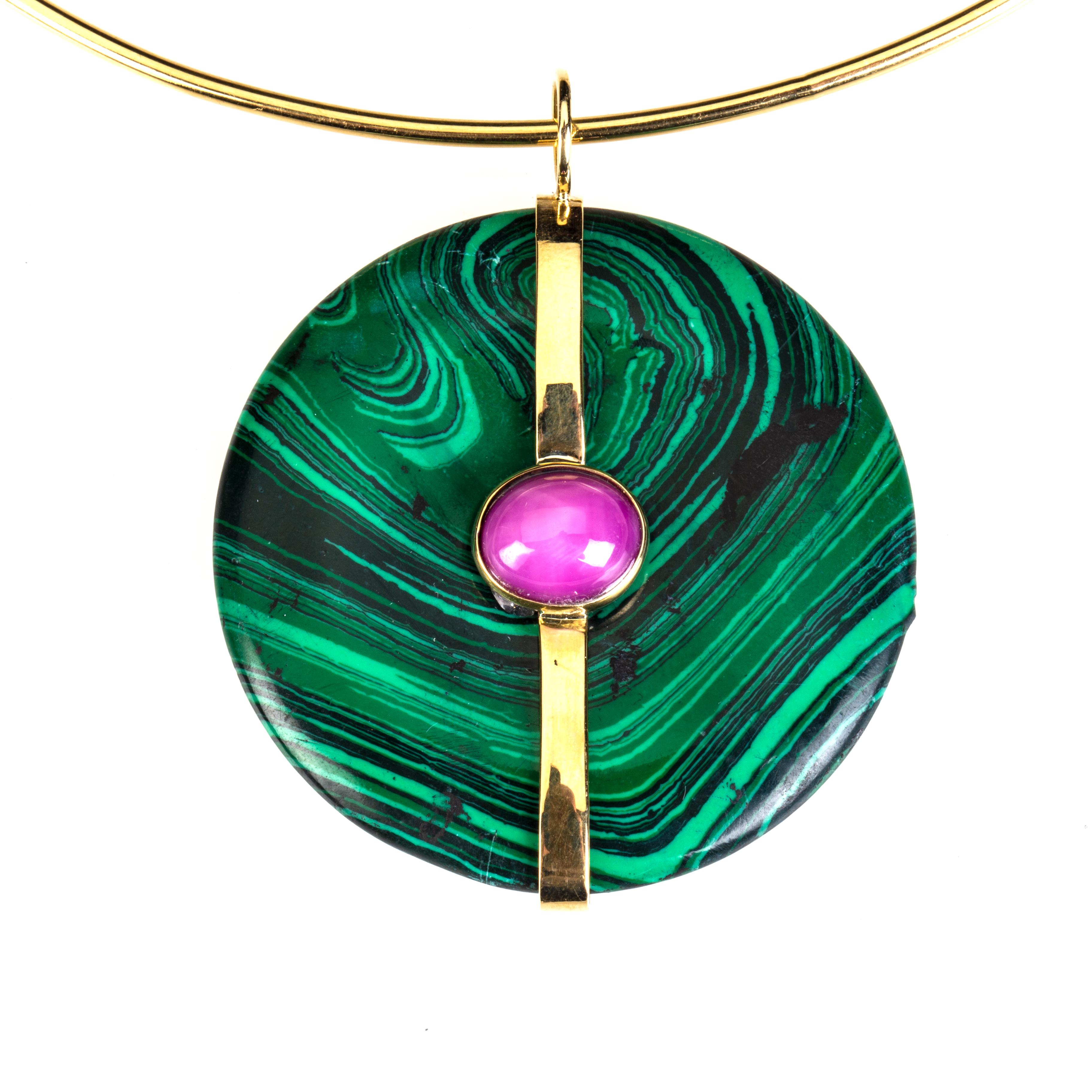 Malachite bi, 18 k gold gr 12, star Ruby pendant, we delivered with a silk string but is available on request also a gold necklace as in the pictures.
All Giulia Colussi jewelry is new and has never been previously owned or worn. Each item will