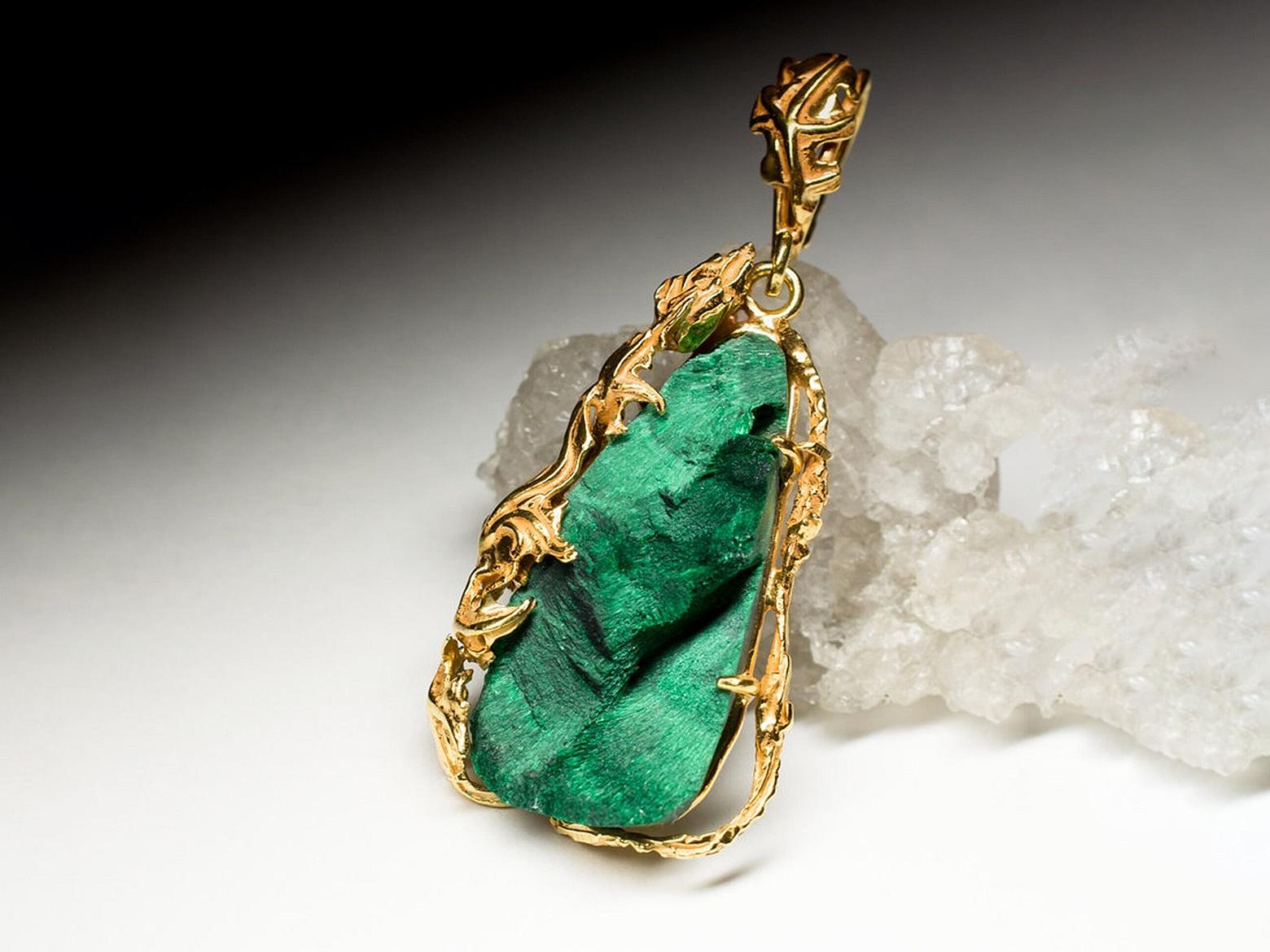 Collier en argent de style Art Nouveau en cristal naturel brut cadeau pour femme Unisexe en vente