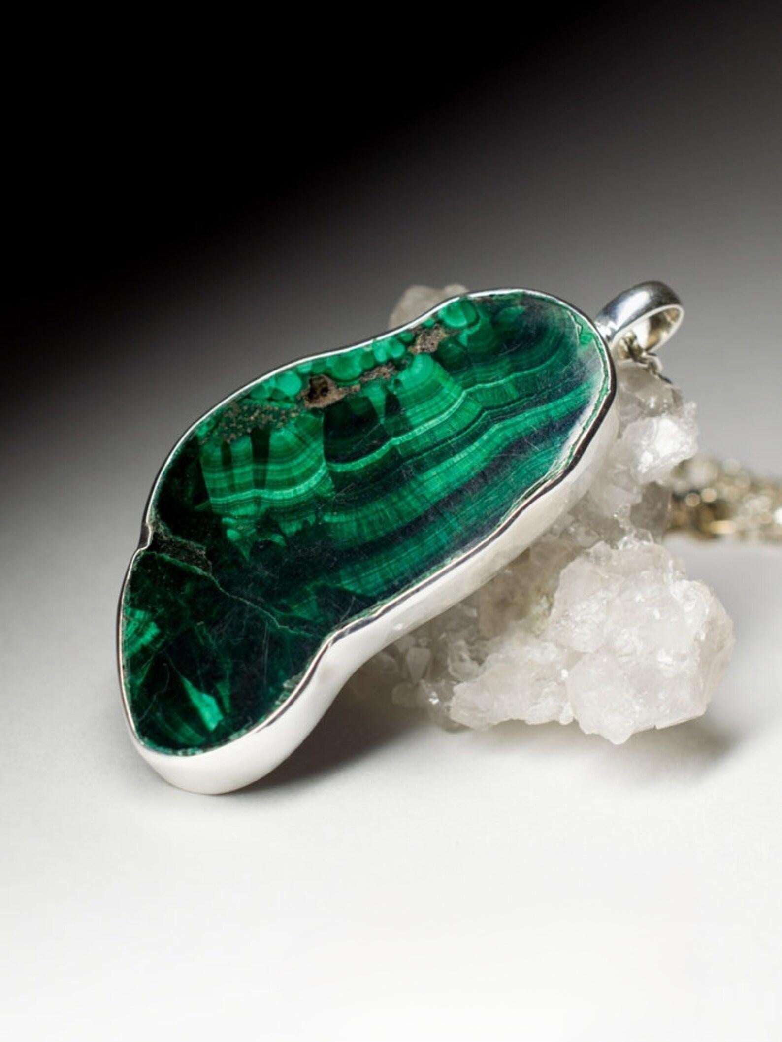 Artisan Malachite Silver necklace Oak Leaf Shaped Green Gemstone healing jewelry vintage For Sale