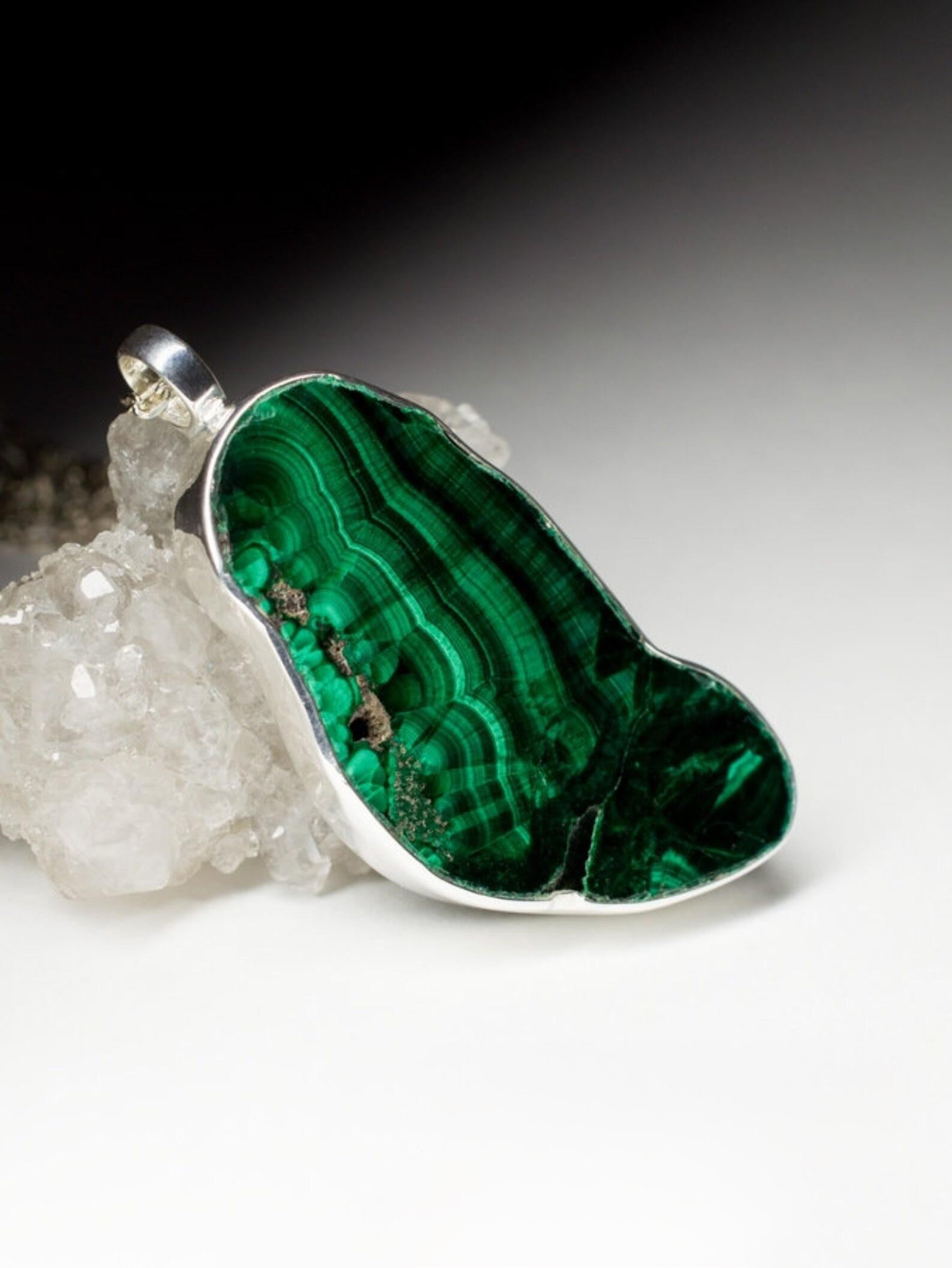 Women's or Men's Malachite Silver necklace Oak Leaf Shaped Green Gemstone healing jewelry vintage For Sale
