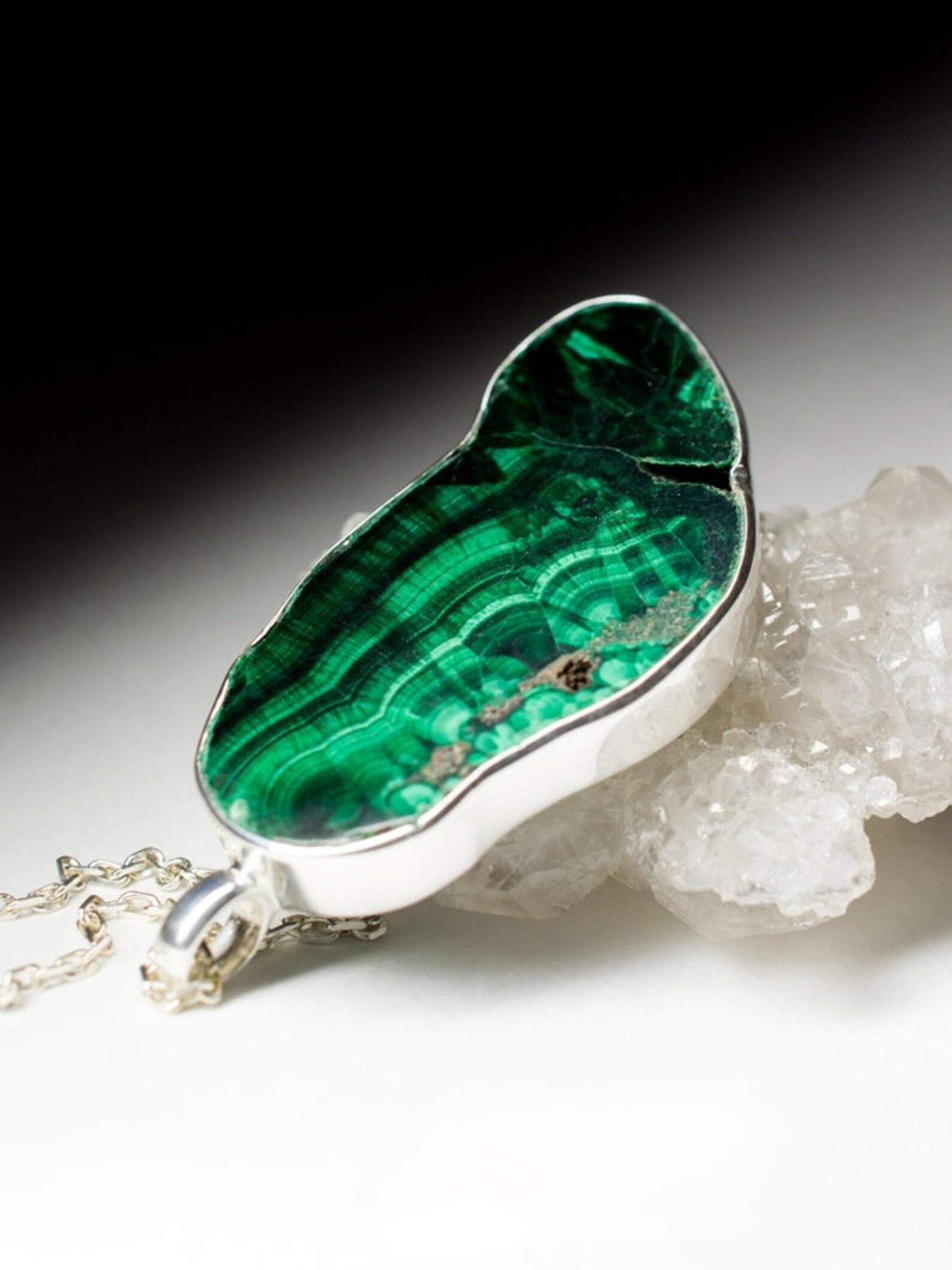 Malachite Silver necklace Oak Leaf Shaped Green Gemstone healing jewelry vintage For Sale 1