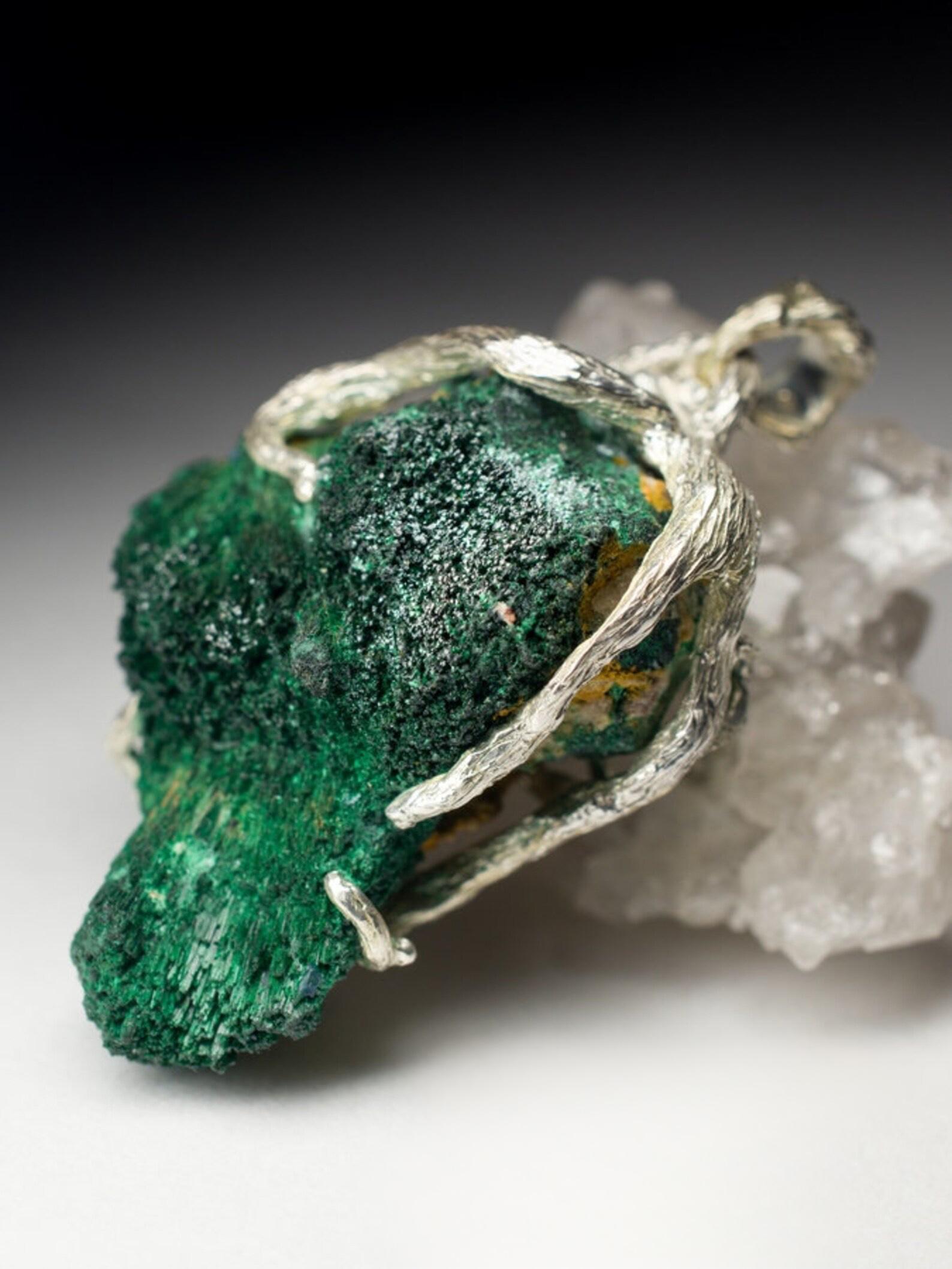 Malachite Silver Pendant Deep Green Moss Fiber Forest Natural Gemstone In New Condition For Sale In Berlin, DE
