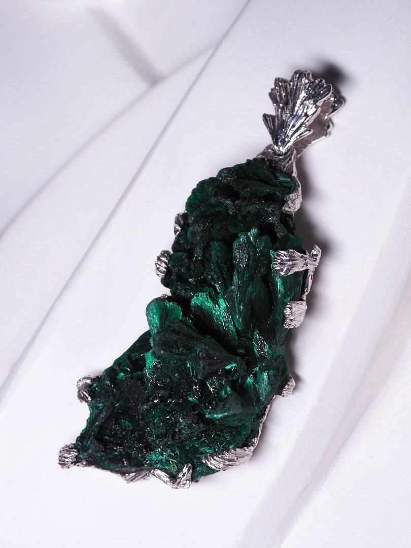 Malachite Silver Pendant Raw Uncut Crystals Green Gemstone Unisex For Sale 4