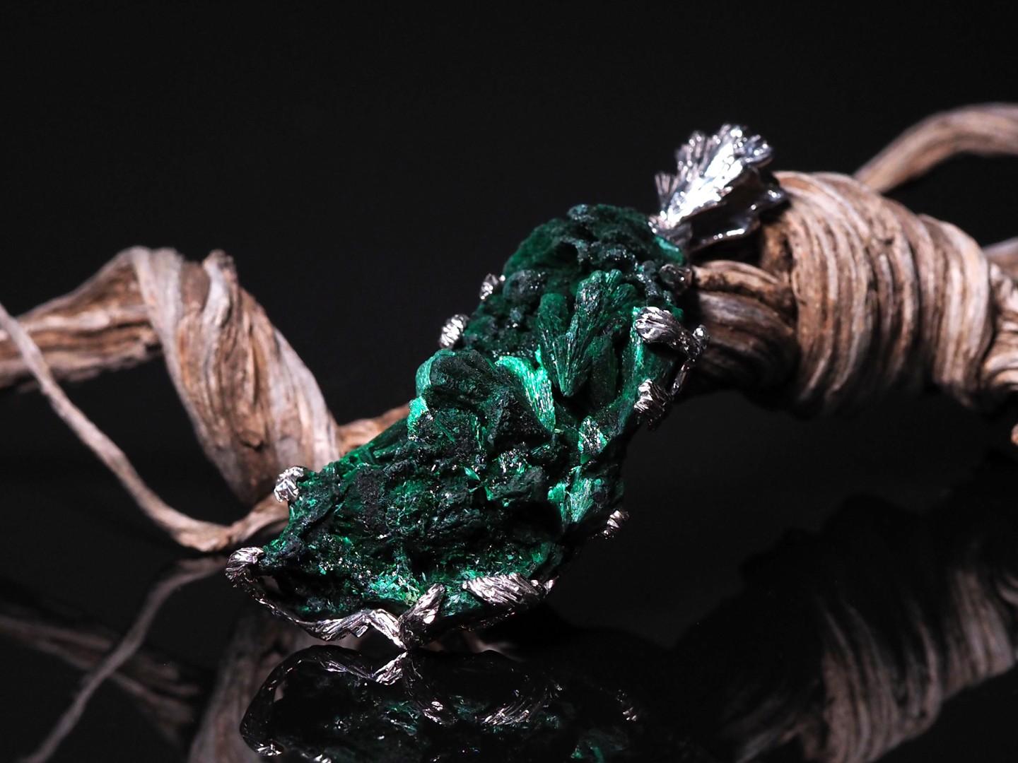 Malachite Silver Pendant Raw Uncut Crystals Green Gemstone Unisex For Sale 5