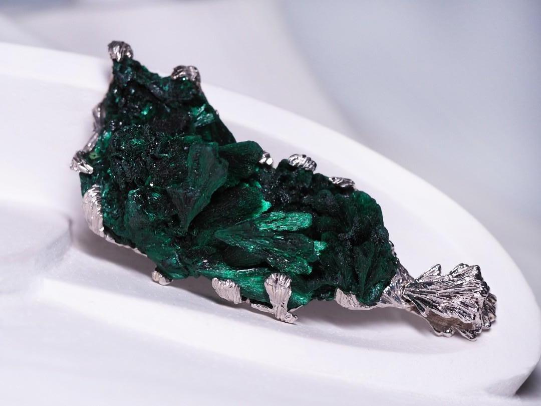 Malachite Silver Pendant Raw Uncut Crystals Green Gemstone Unisex For Sale 7