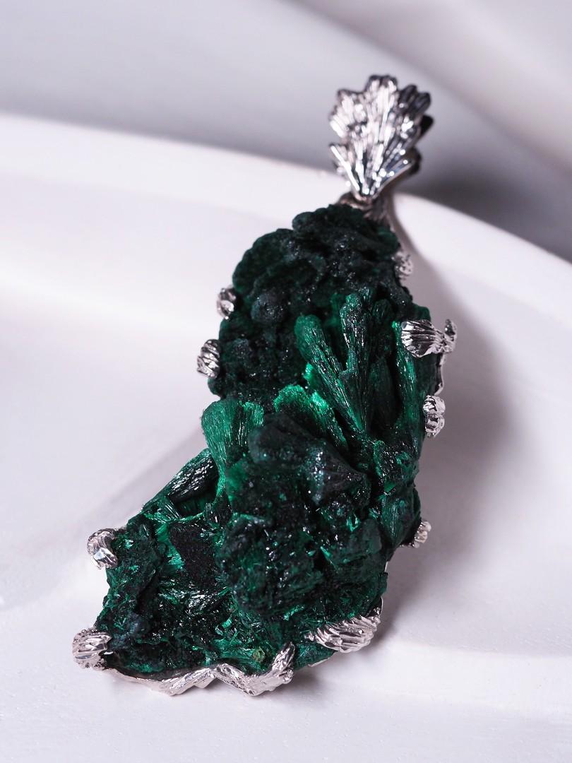 Malachite Silver Pendant Raw Uncut Crystals Green Gemstone Unisex In New Condition For Sale In Berlin, DE