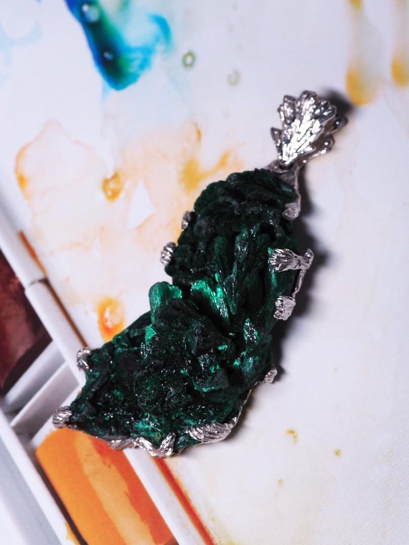 Malachite Silver Pendant Raw Uncut Crystals Green Gemstone Unisex For Sale 1