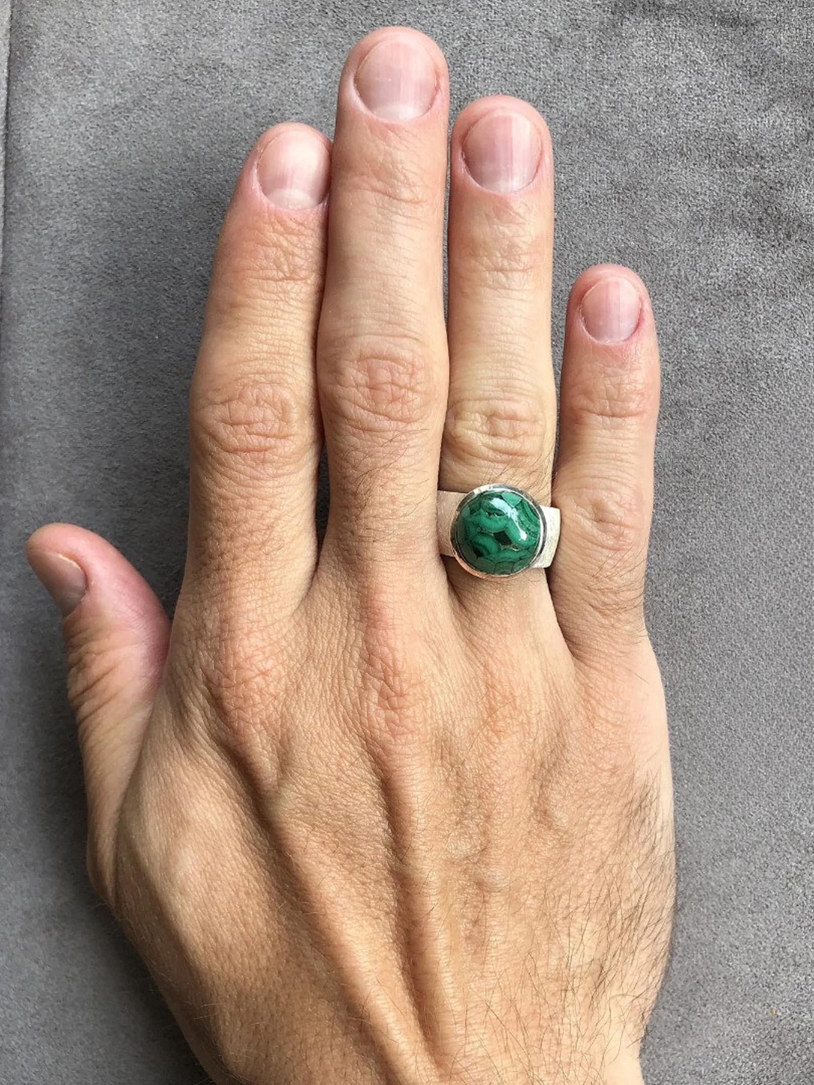 Artigiano Anello in argento con malachite Gemme verdi naturali Gioielli con dichiarazione di malachite in vendita
