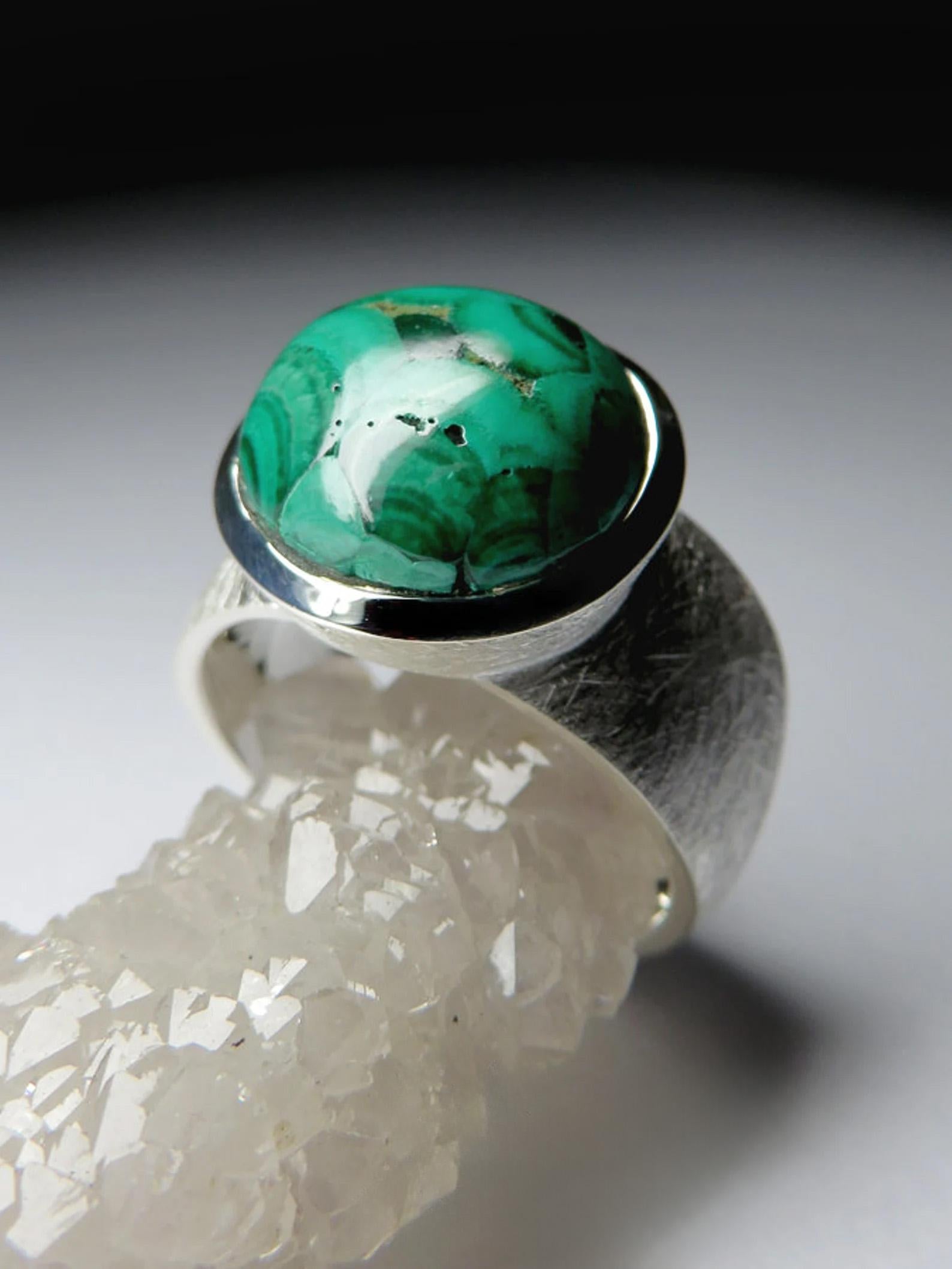 Taglio rotondo Anello in argento con malachite Gemme verdi naturali Gioielli con dichiarazione di malachite in vendita