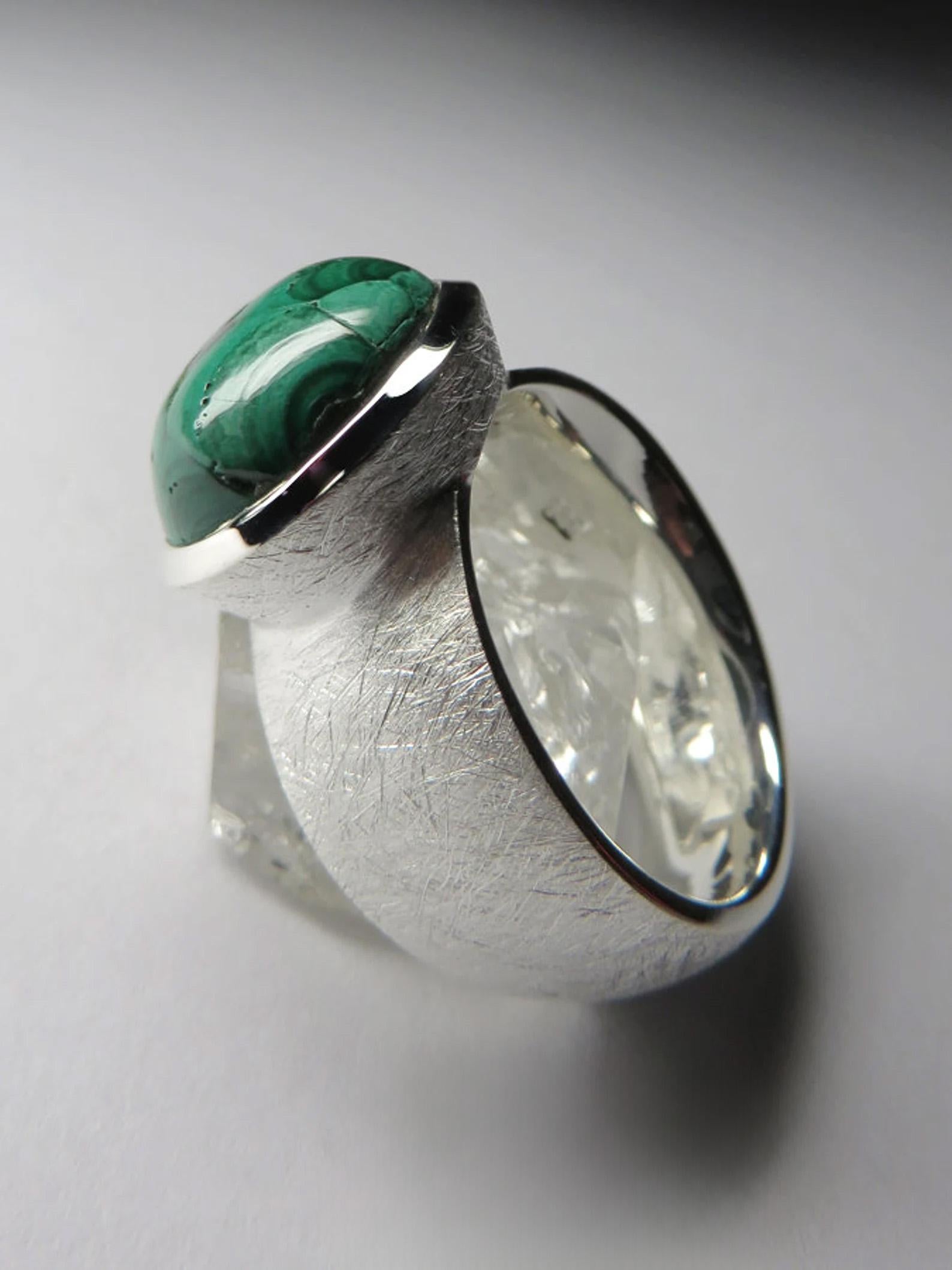 Anello in argento con malachite Gemme verdi naturali Gioielli con dichiarazione di malachite In condizioni Nuovo in vendita a Berlin, DE
