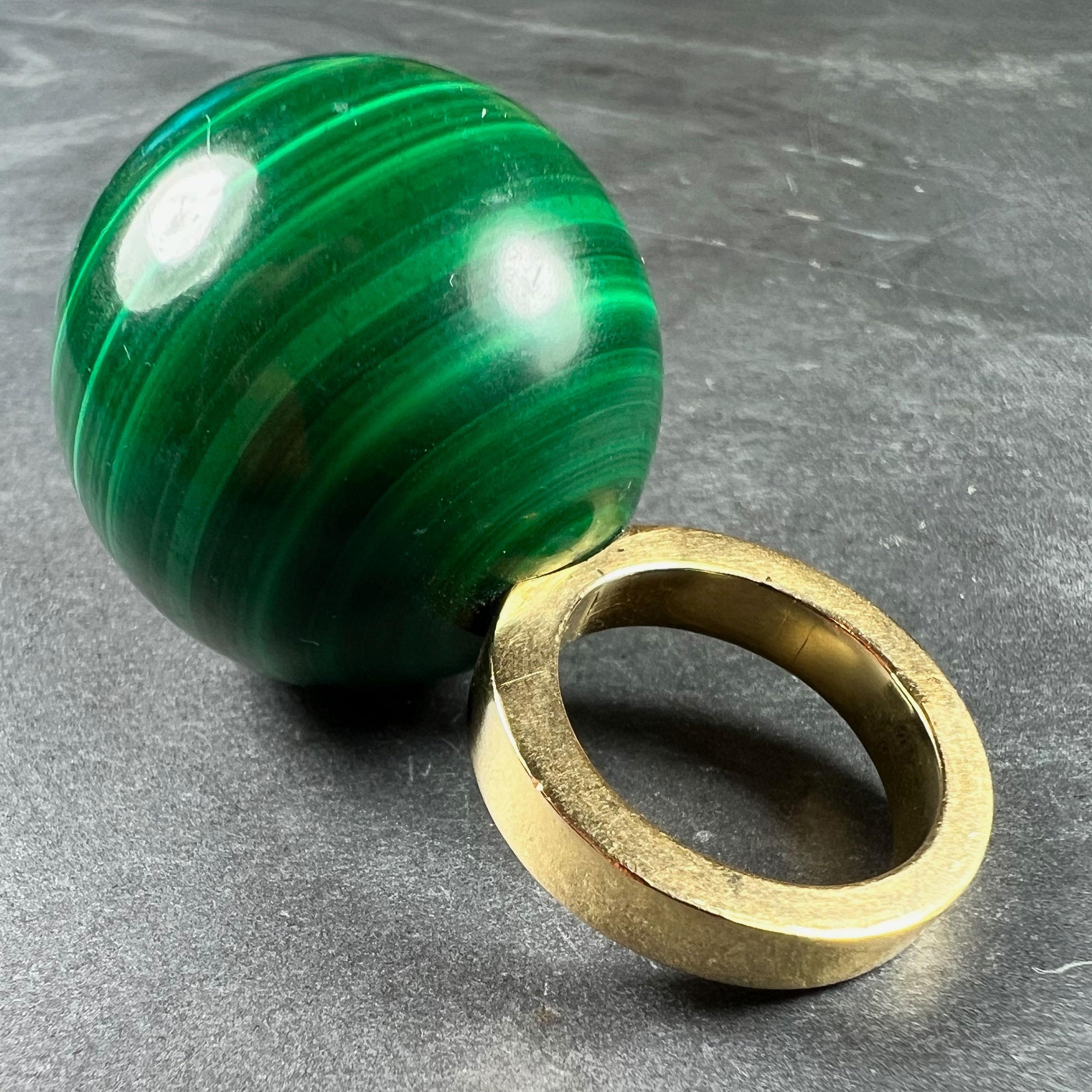 Malachite Sphere 18 Karat Yellow Gold Ring Pendant In Good Condition For Sale In London, GB