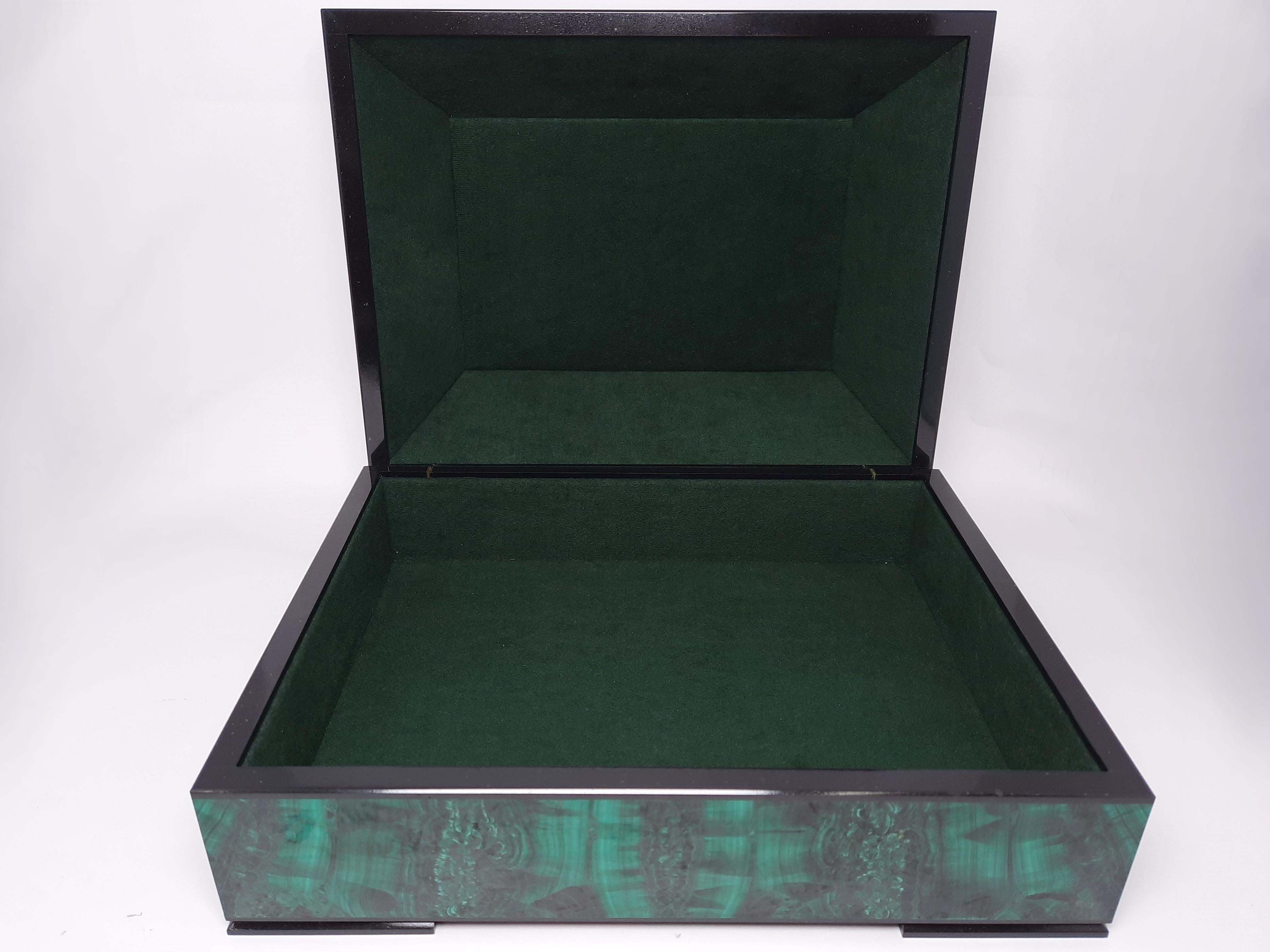 Uncut Malachite Treasure and Jewellery Box for Family For Sale
