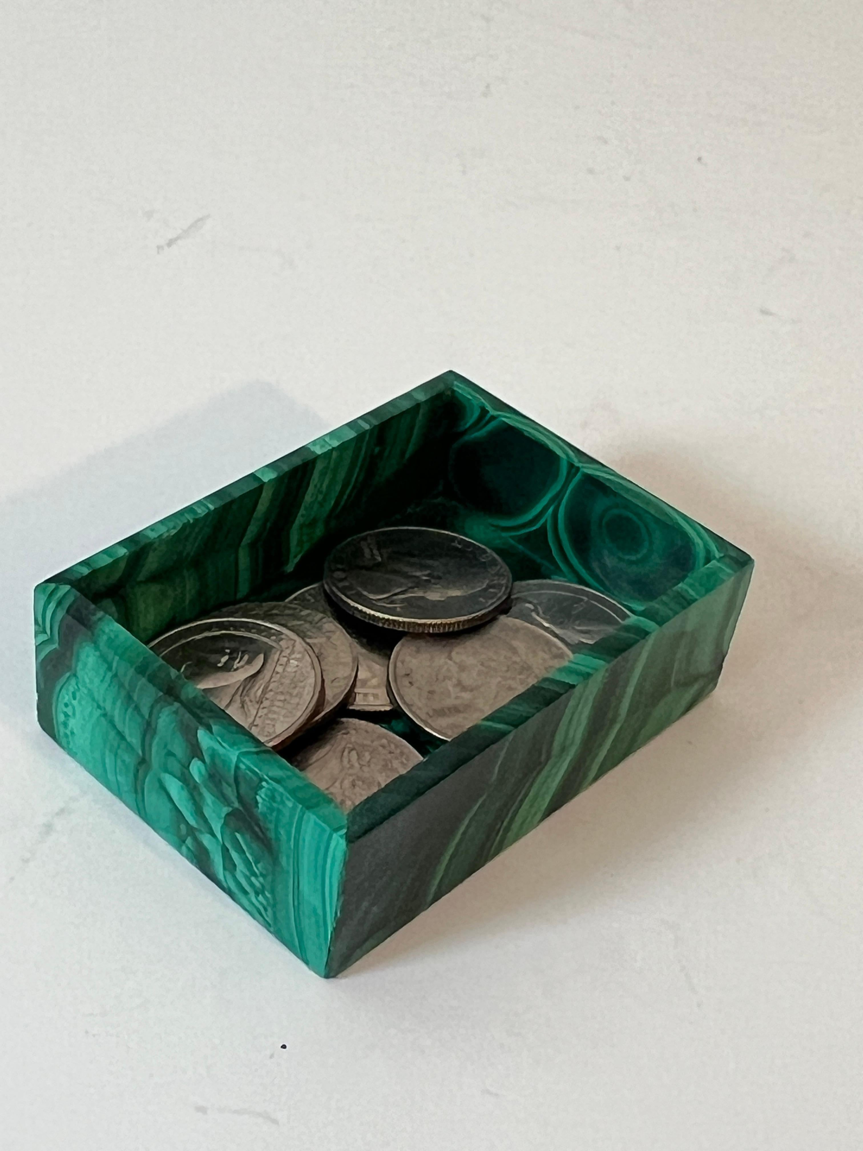 Caja de baratijas de malaquita Hecho a mano en venta