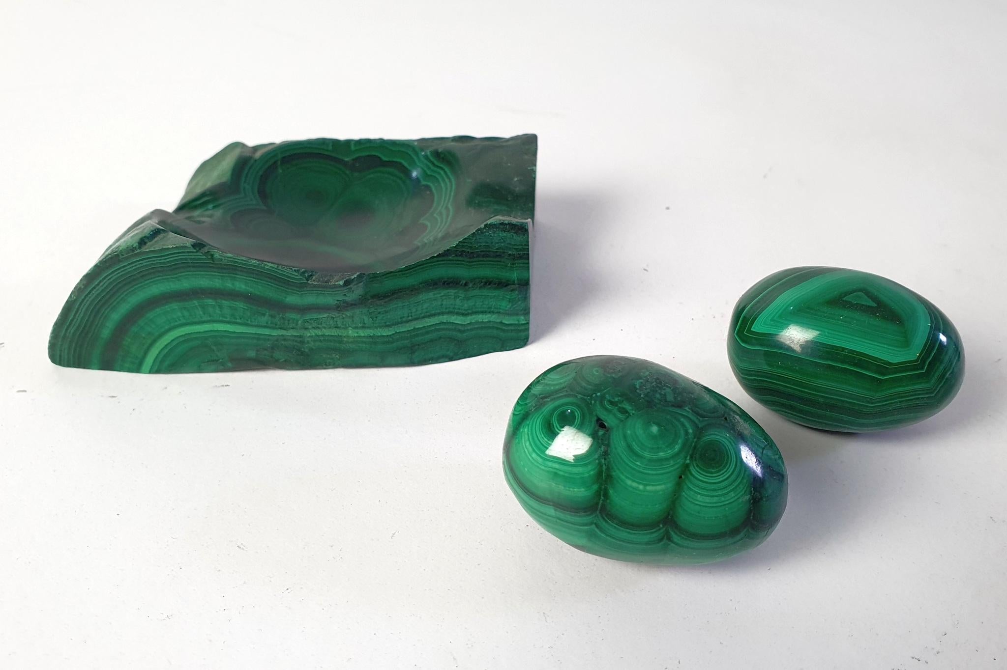 Congolese Malachite Vide Poche and Pair of Eggs For Sale
