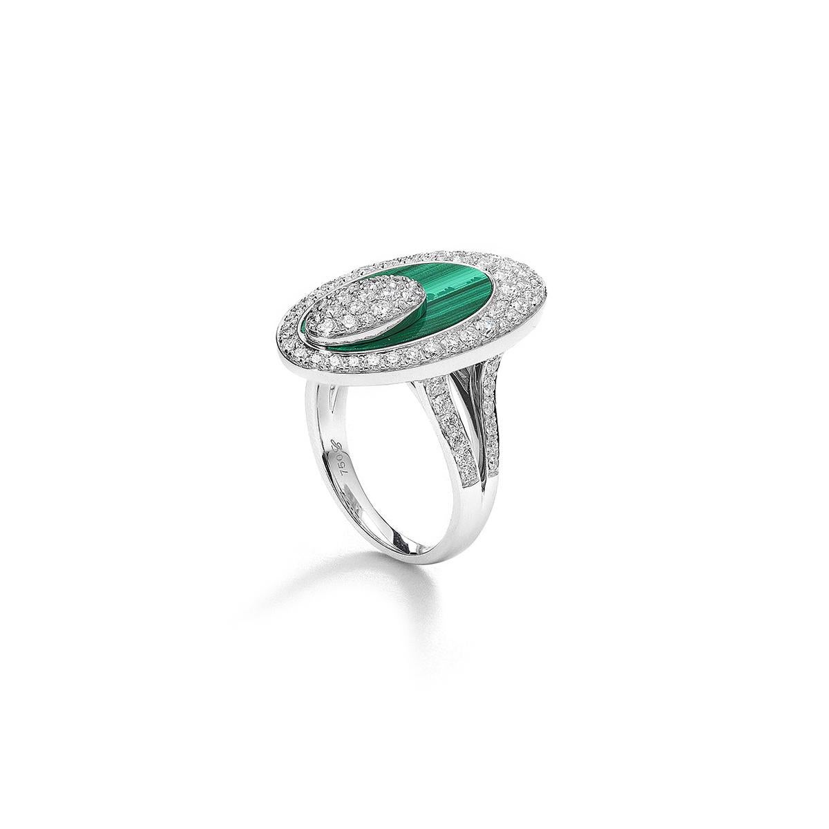 Ring in 18kt white gold set with 96 diamonds 1.45 cts and one malachite 4.68 cts Size 54       