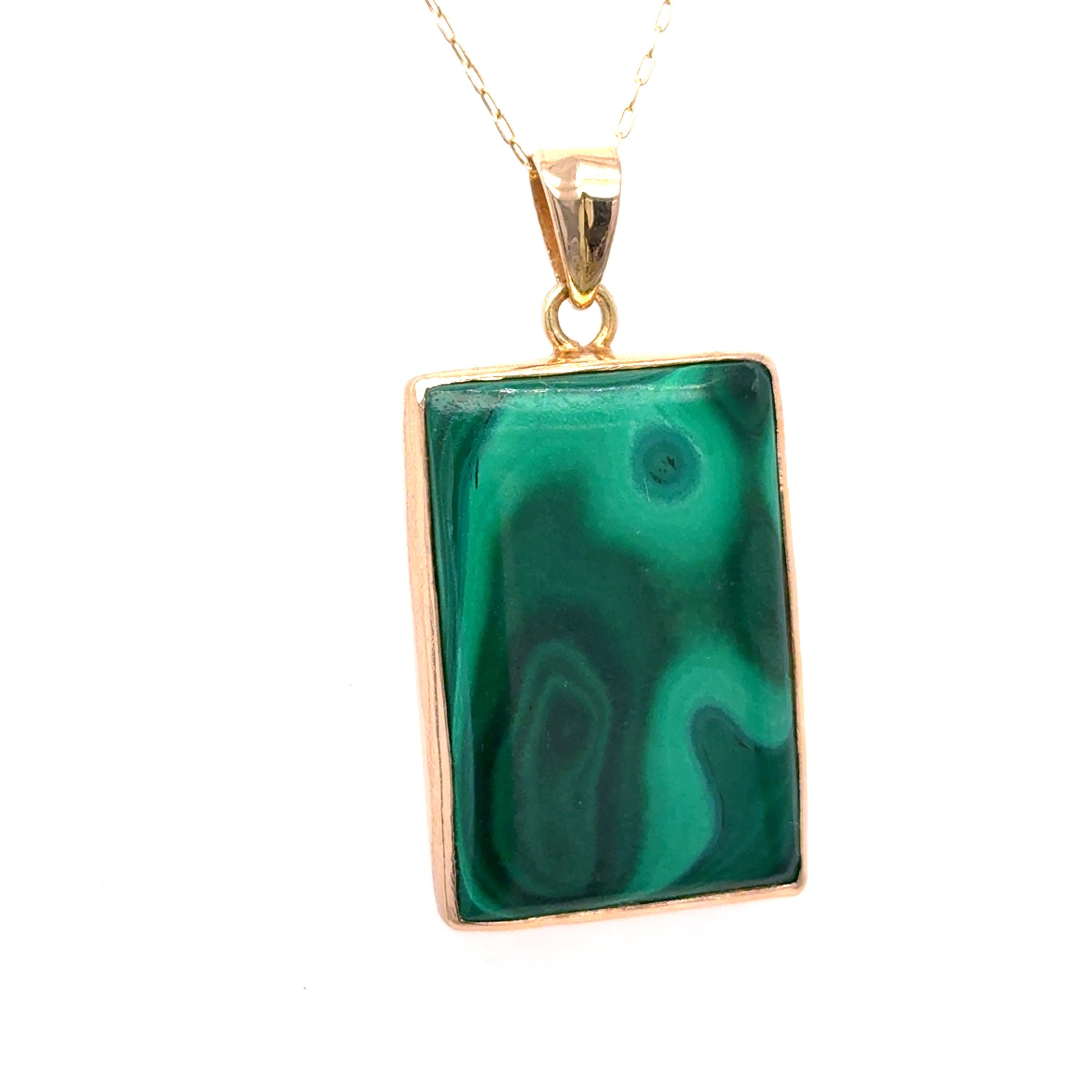 Malachite Yellow Gold Pendant Necklace In New Condition In Trumbull, CT