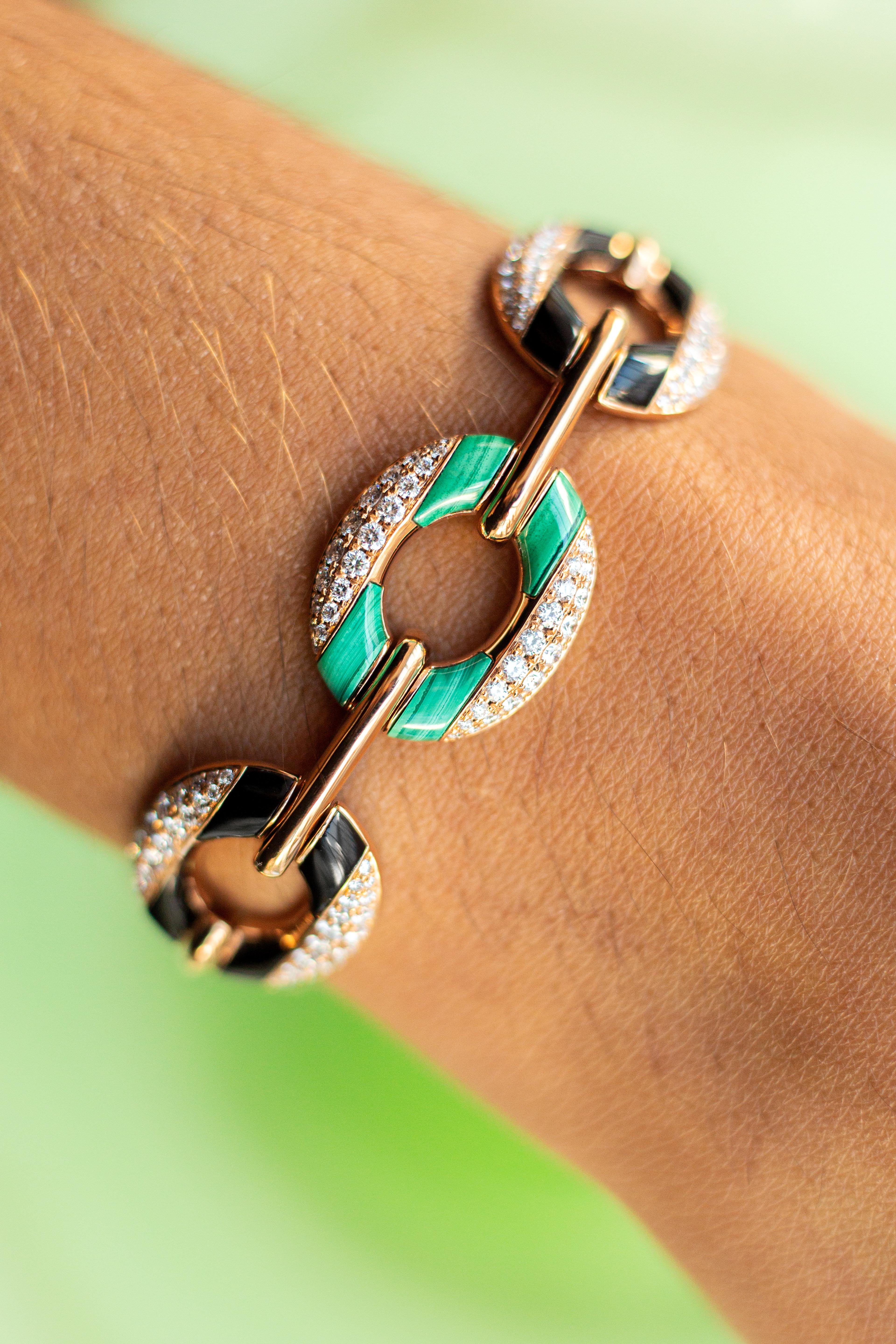 Contemporain Bracelet en or rose avec malachites et onyx et diamants en vente