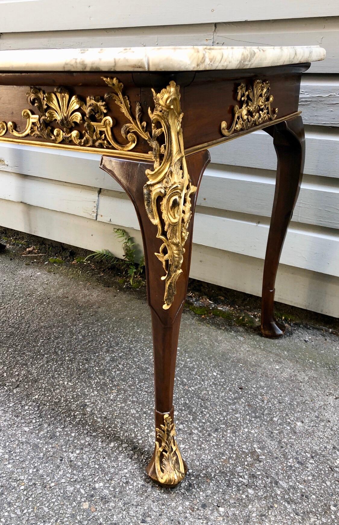 Laiton Table console / dalle en acajou et plateau en marbre irlandais George II du château de Malahide en vente