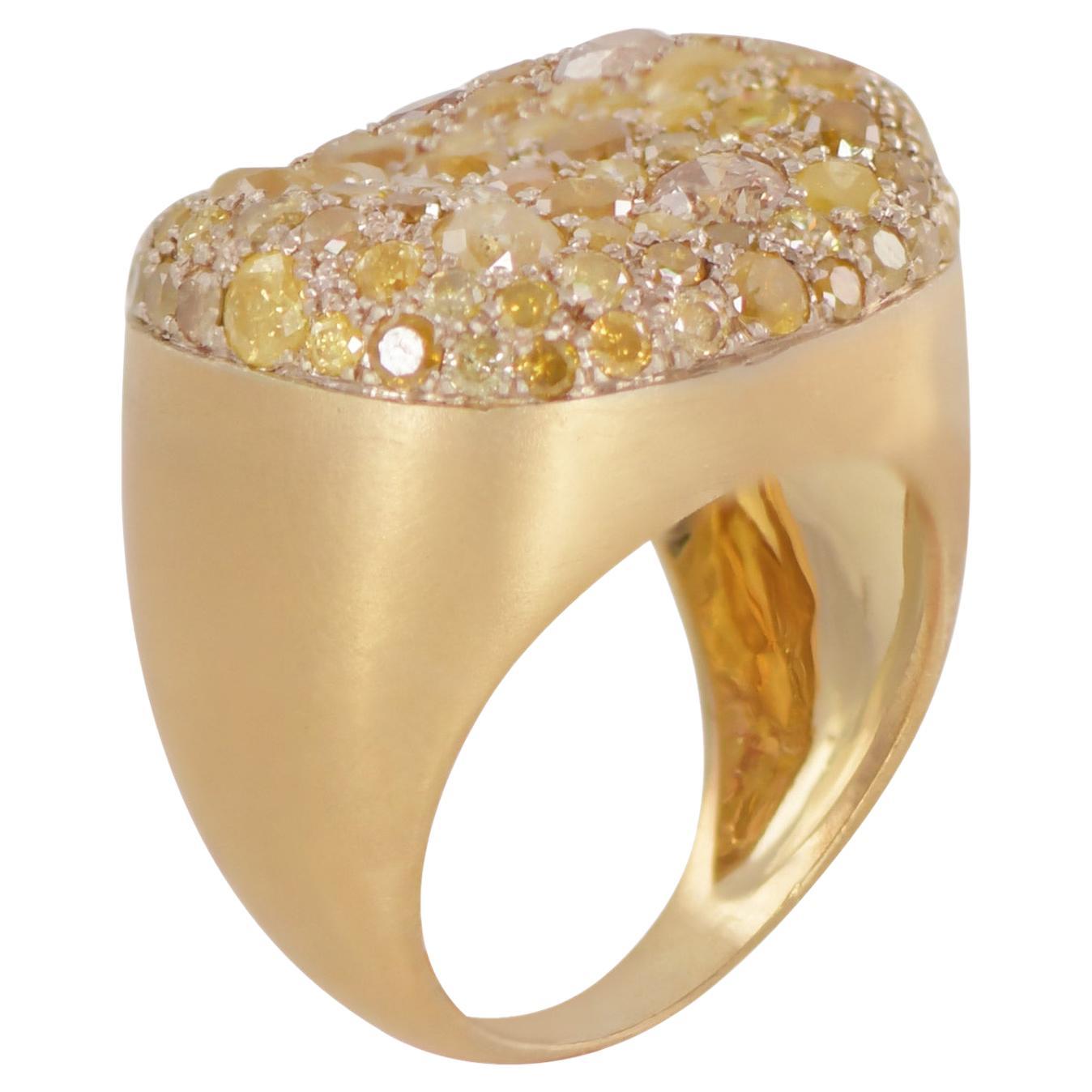 Malak 18k Gold Round Ring with Icy Diamonds For Sale