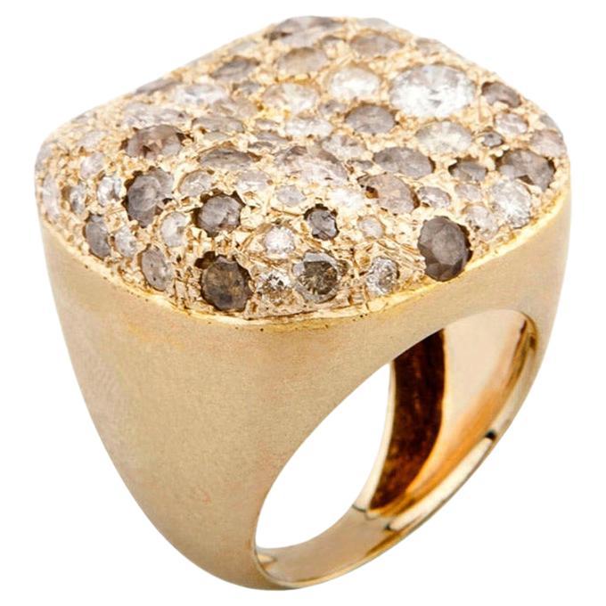Malak 18k Gold Square Ring with Icy Diamonds For Sale