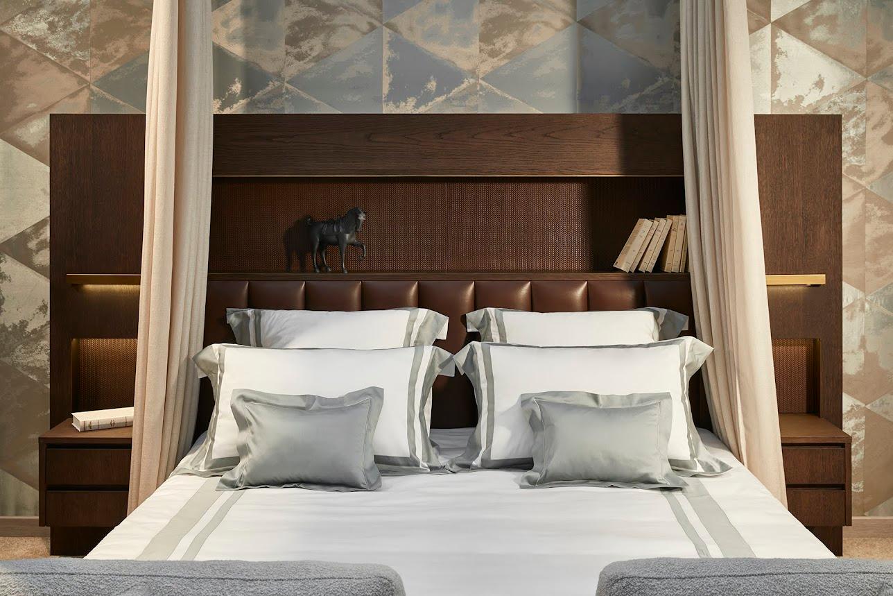 Modern Malaquais bed For Sale