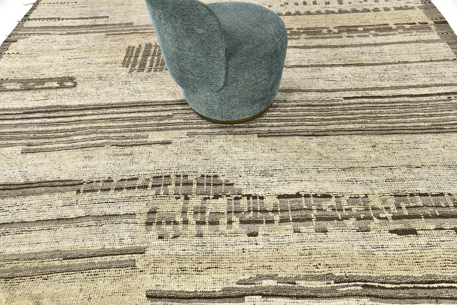 Malaren est un luxueux tapis en laine avec des détails gaufrés intemporels. En plus de son tissage plat naturel parfait, Malaren propose des shags aux tons terreux qui apportent une texture lustrée et une touche contemporaine à votre espace. Avec