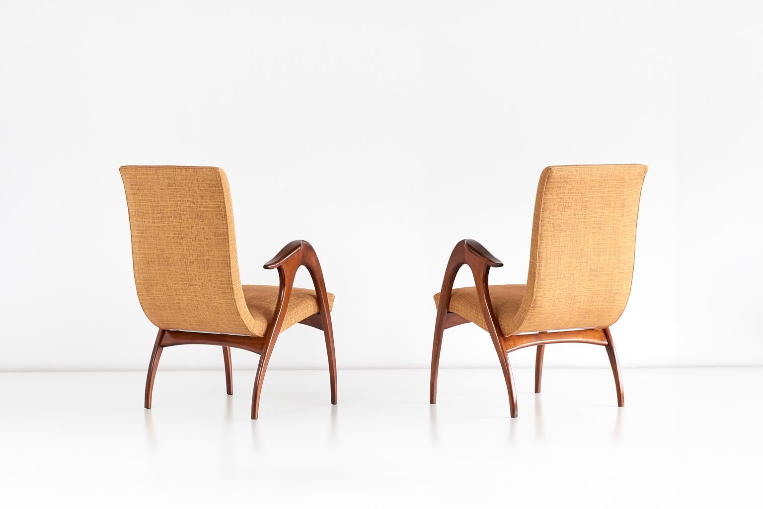 Malatesta and Mason Pair of Sculptural Armchairs in Walnut, Italy, Early 1950s 1