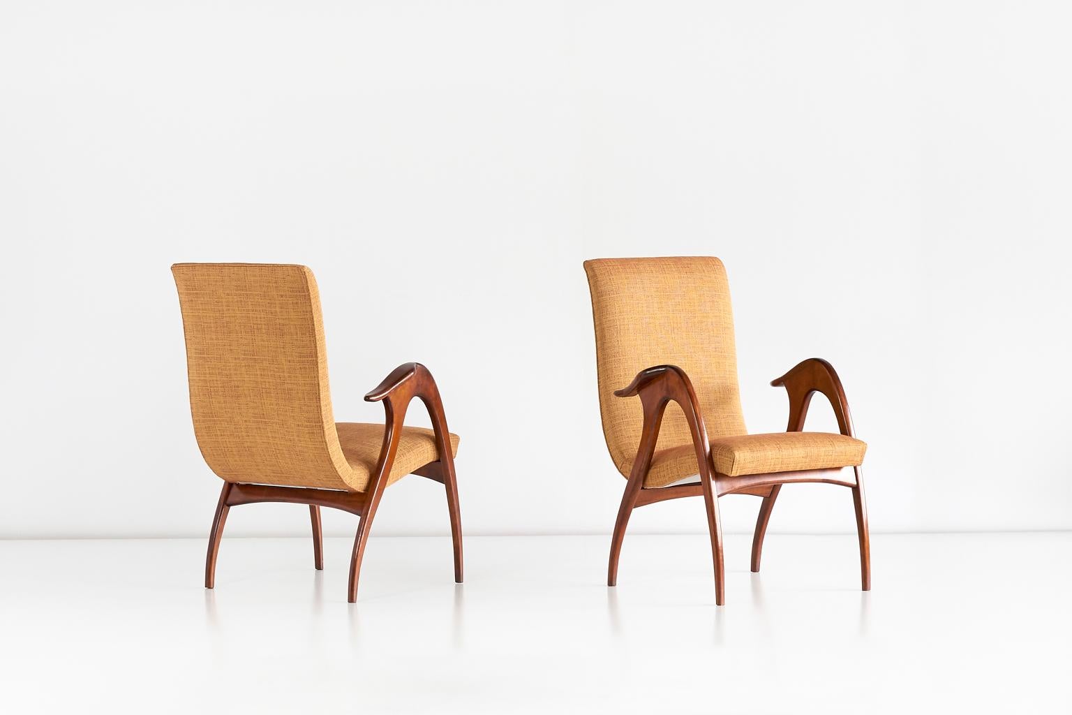 Malatesta and Mason Pair of Sculptural Armchairs in Walnut, Italy, Early 1950s 2