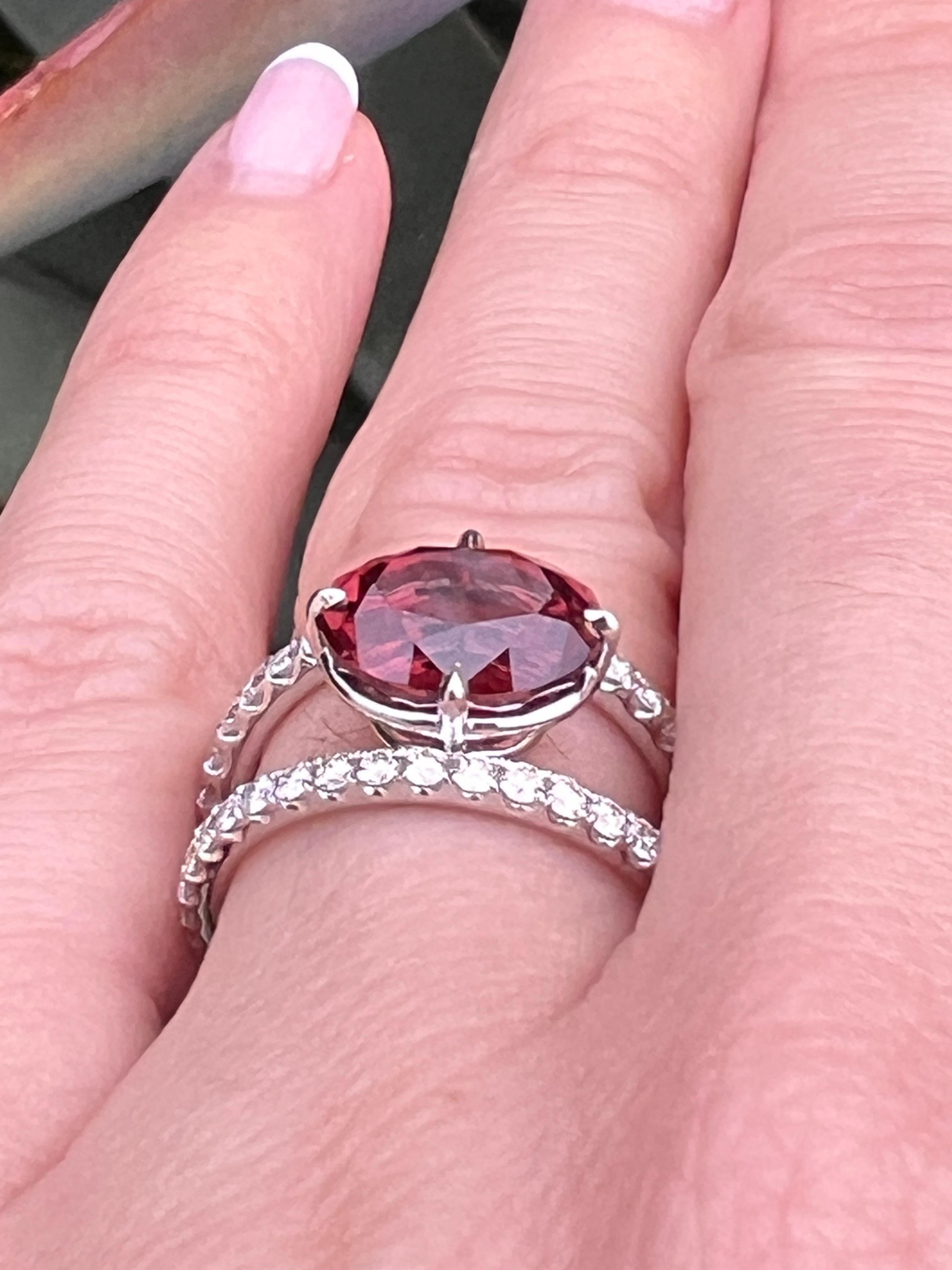 Malaya Garnet & Diamond Platinum Ring – Perfect for Birthdays & Anniversaries For Sale 2
