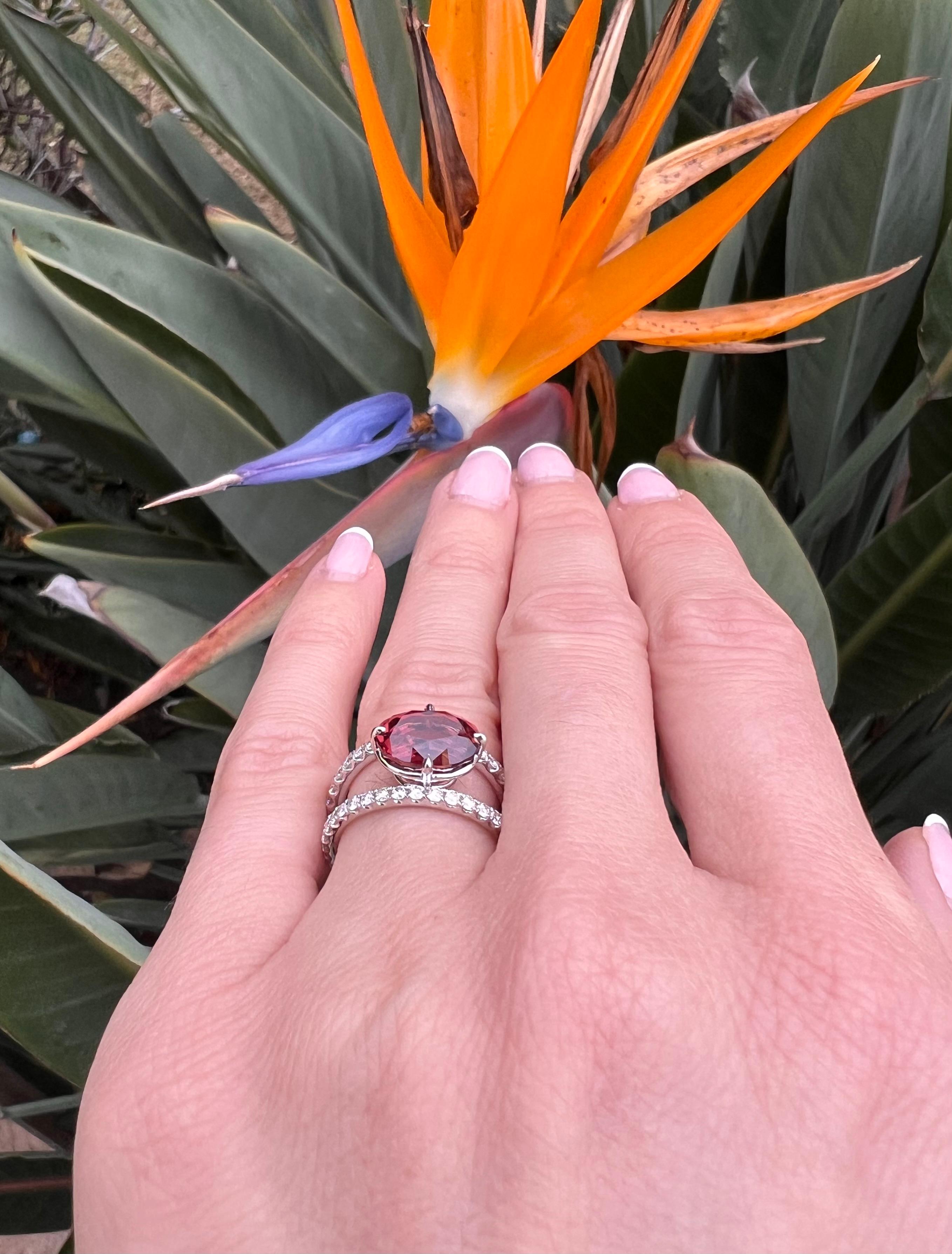 Malaya Garnet & Diamond Platinum Ring – Perfect for Birthdays & Anniversaries For Sale 3