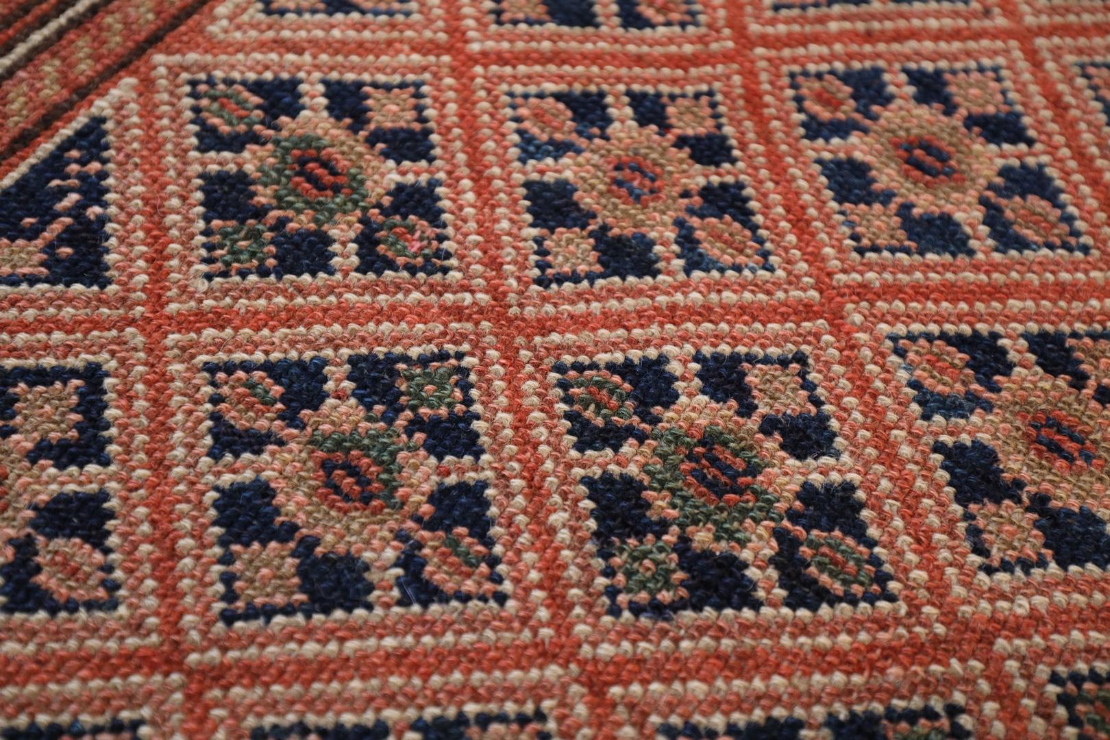 Malayer Antique Rug, Red Ivory Blue - 4 x 6 In Good Condition For Sale In New York, NY