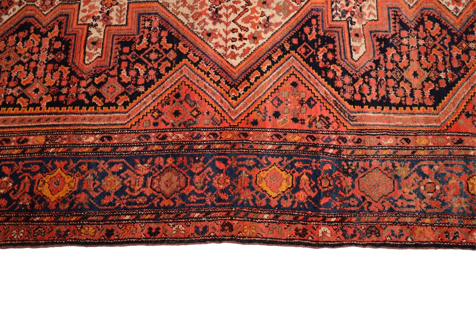 20th Century Malayer Antique Rug, Red Ivory - 4'6